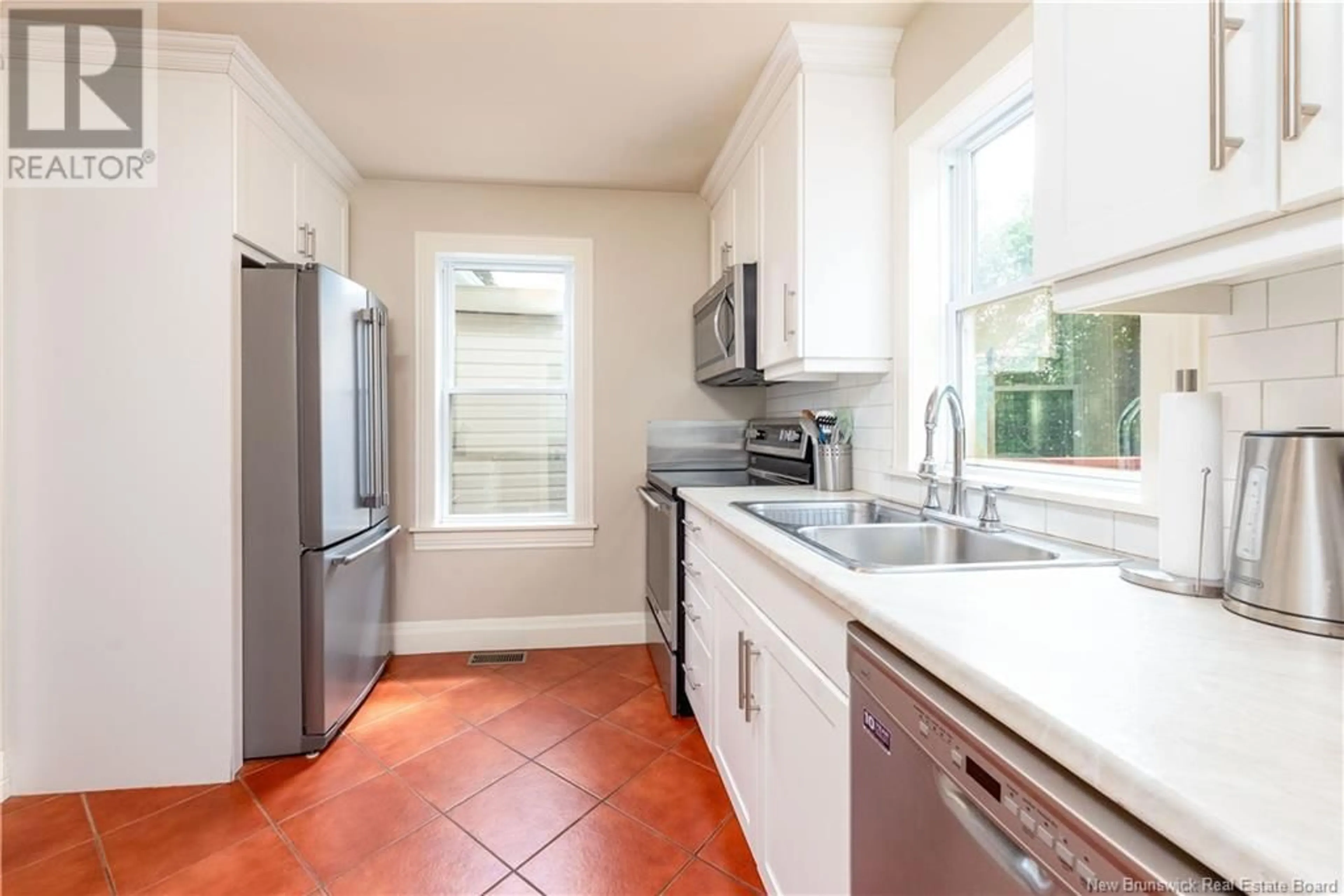 Standard kitchen, ceramic/tile floor for 228 BAYVIEW COURT, Shediac New Brunswick E4P1G3