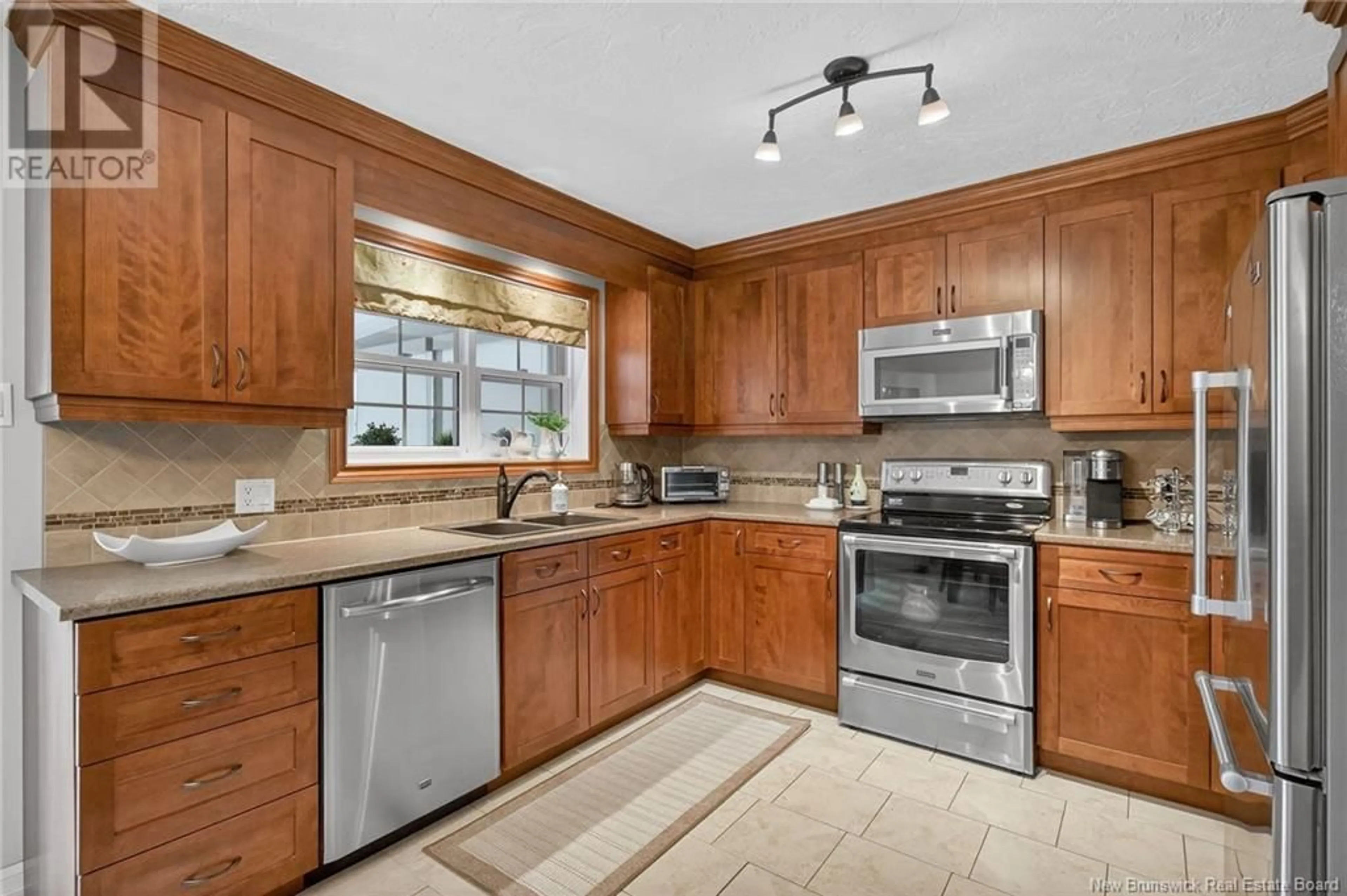 Standard kitchen, ceramic/tile floor for 96 COLUMBUS AVENUE, Moncton New Brunswick E1A5E4