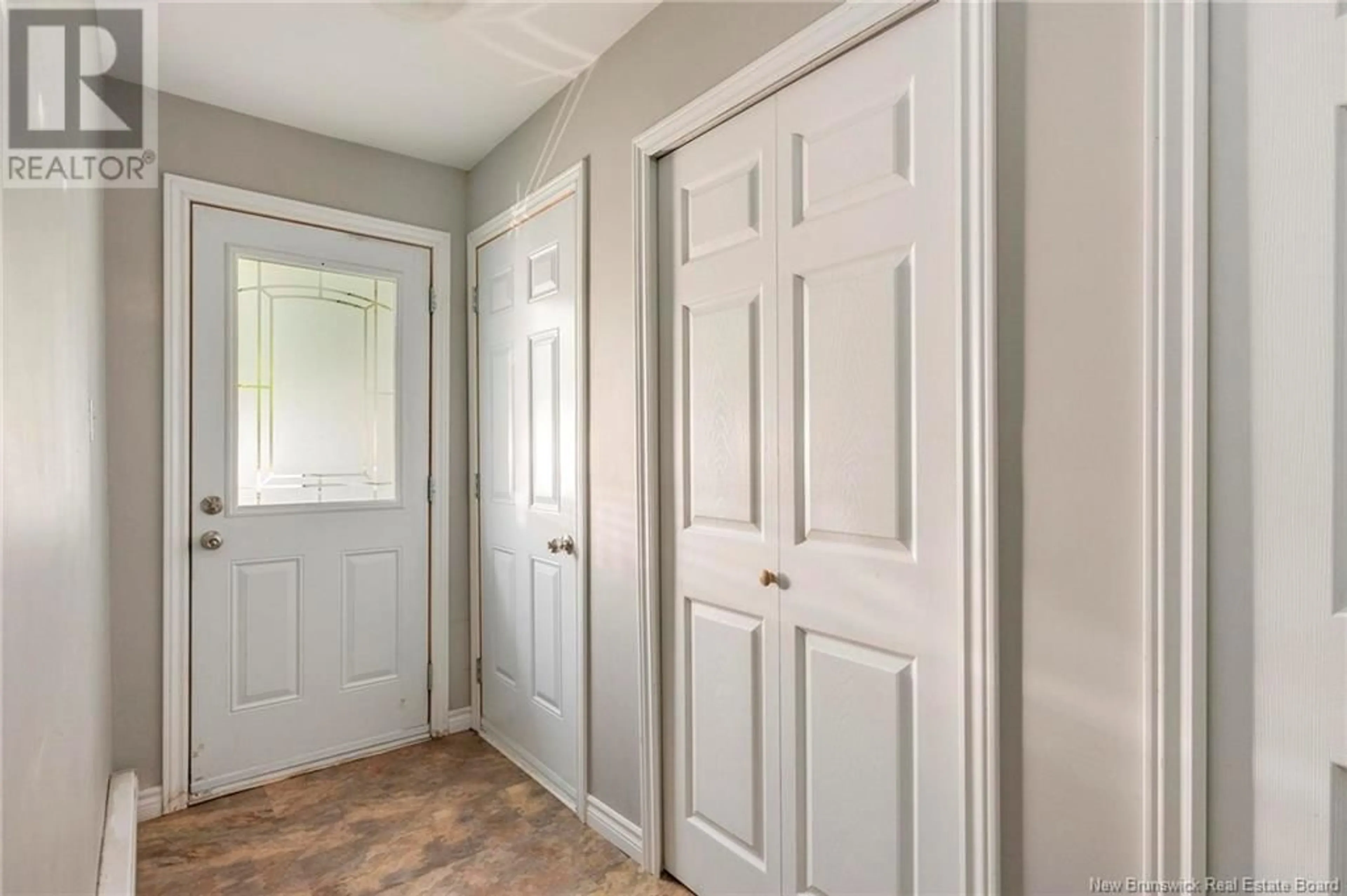 Indoor entryway for 27 IONA AVENUE, Rothesay New Brunswick E2E3J1