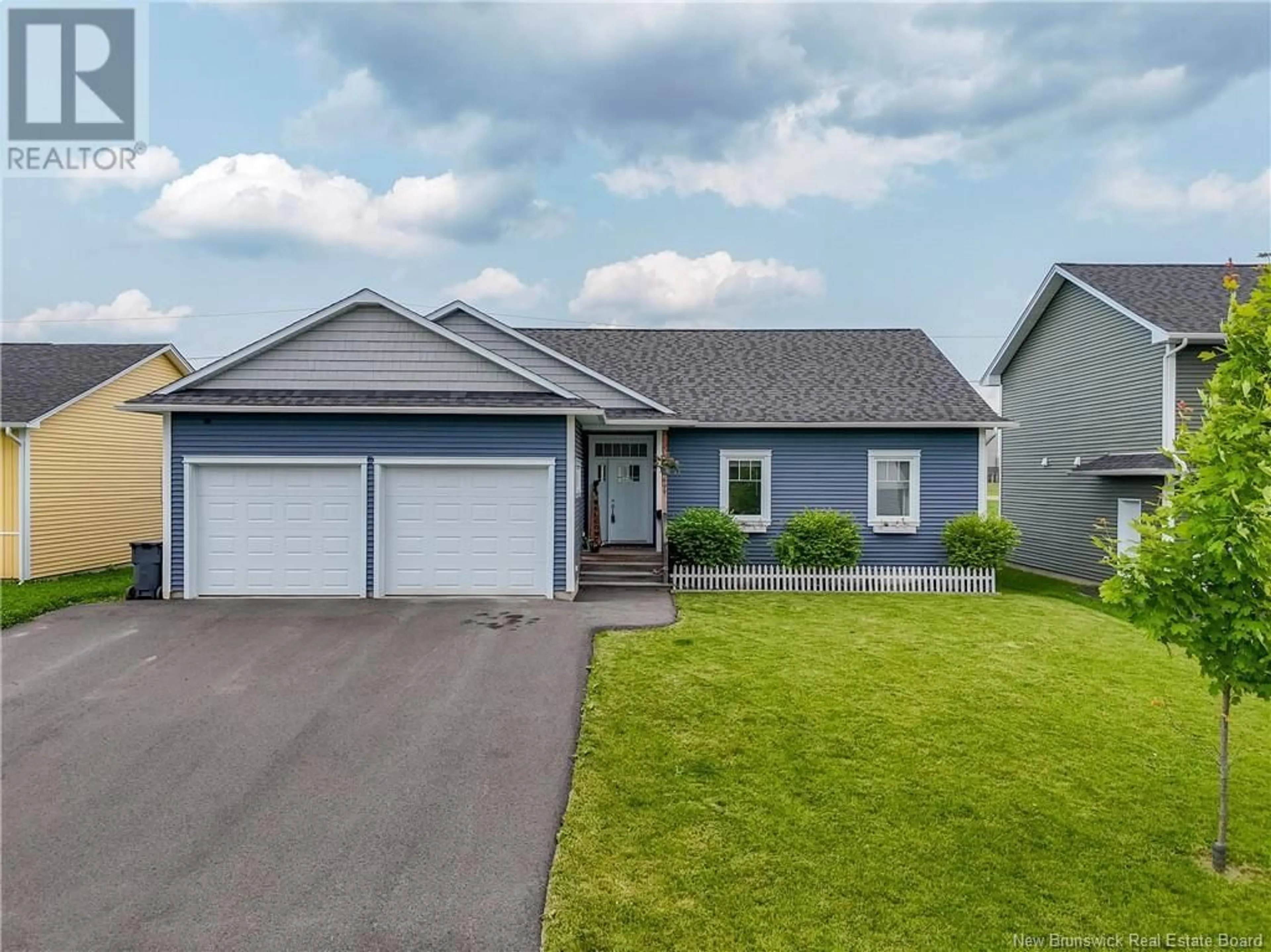 Home with vinyl exterior material, street for 699 MCEVOY STREET, Fredericton New Brunswick E3A3B8