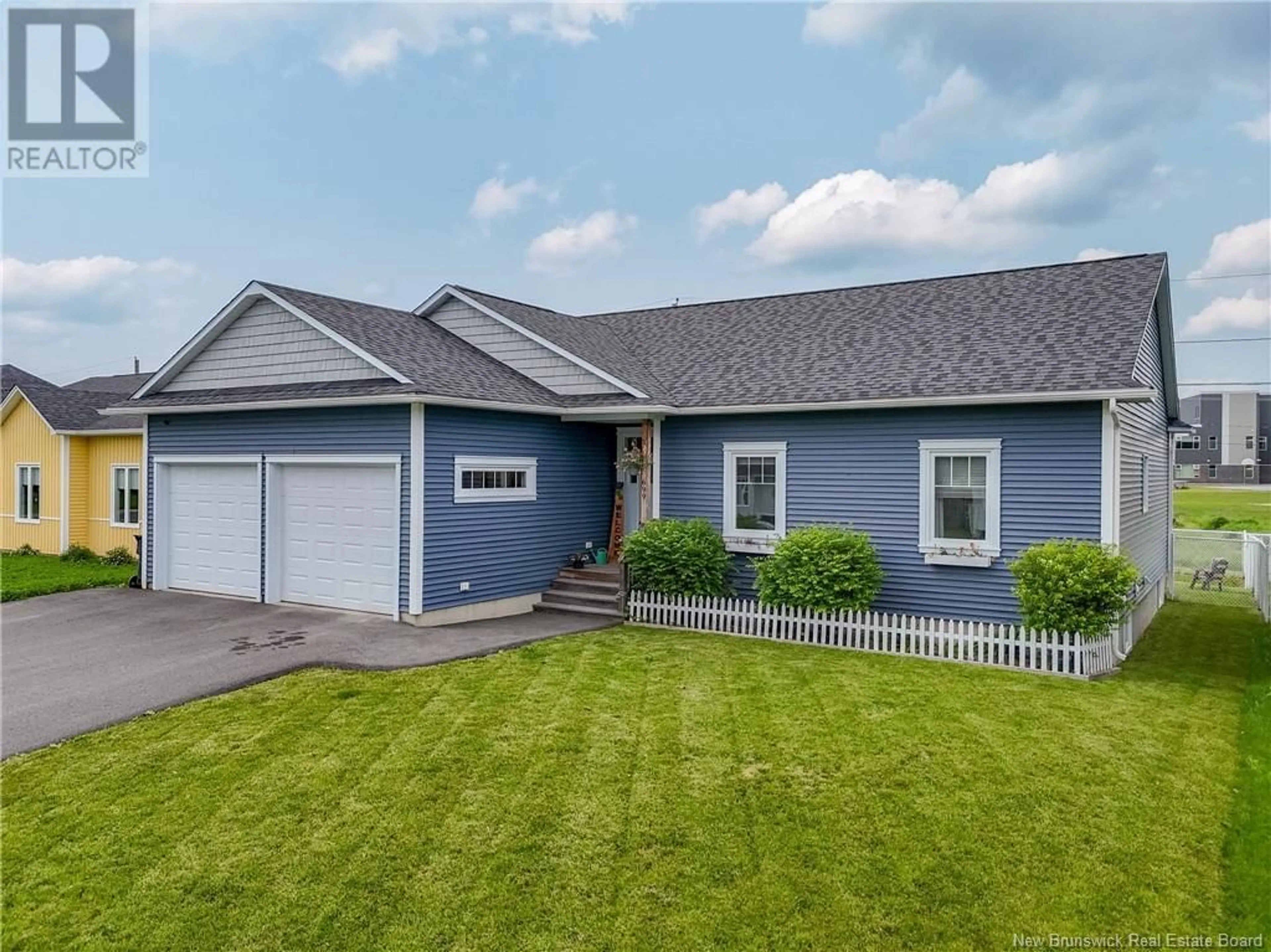 Home with vinyl exterior material, street for 699 MCEVOY STREET, Fredericton New Brunswick E3A3B8