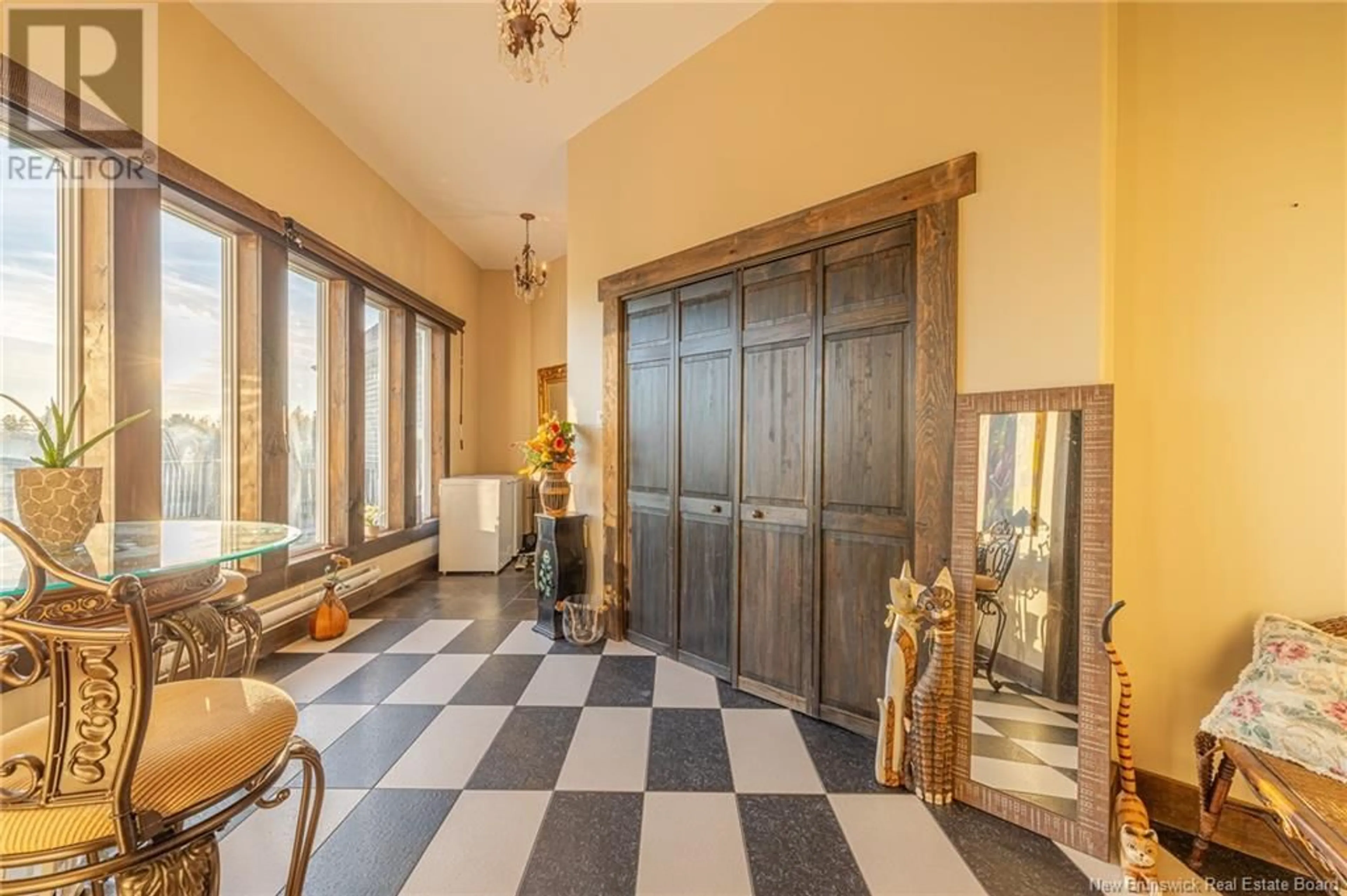 Indoor foyer for 348 DIGNARD STREET, Tracadie New Brunswick E1X1A2