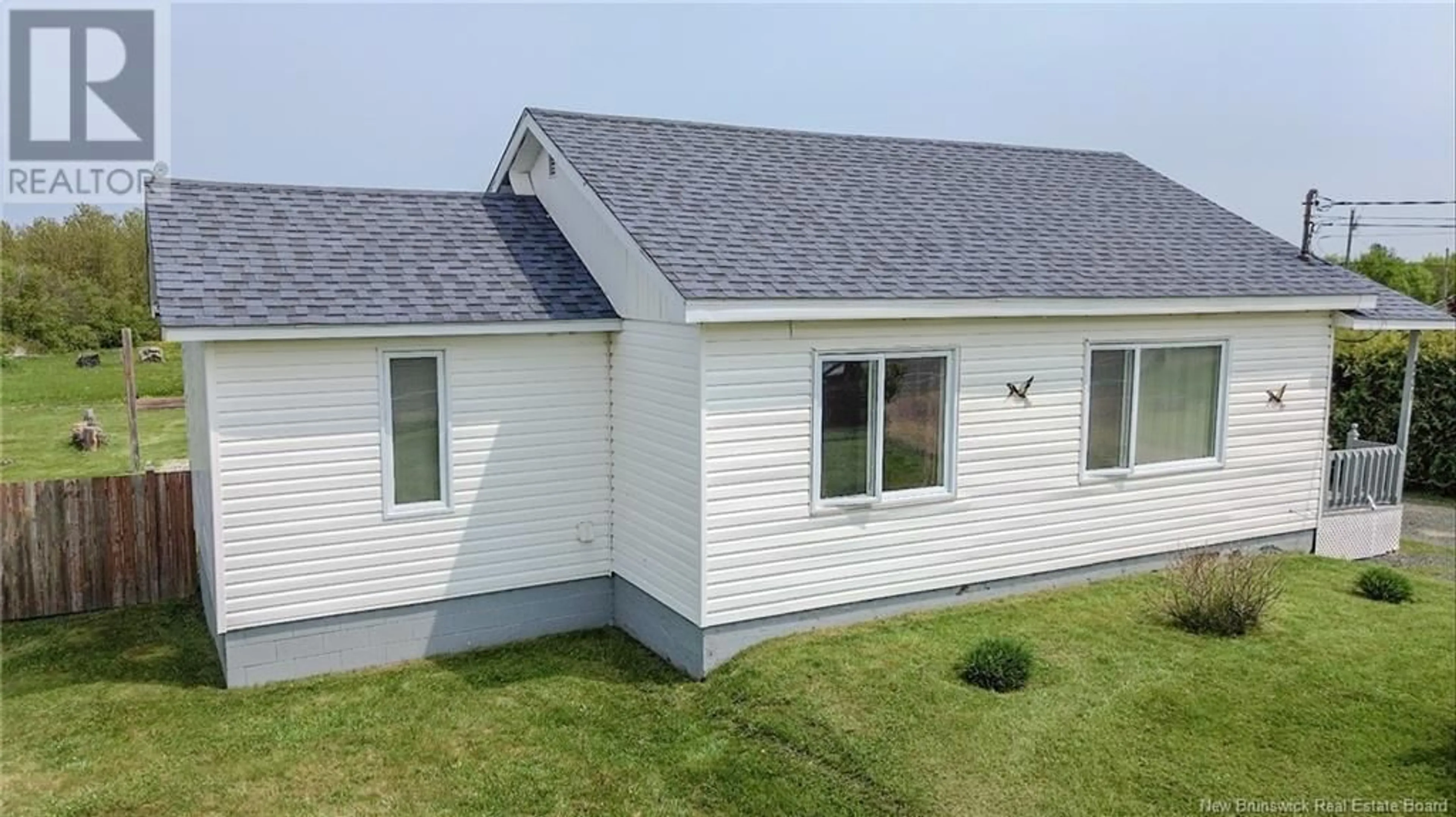 Home with vinyl exterior material, building for 221 ROUTE 134, Petit-Rocher-Nord New Brunswick E8J2G2