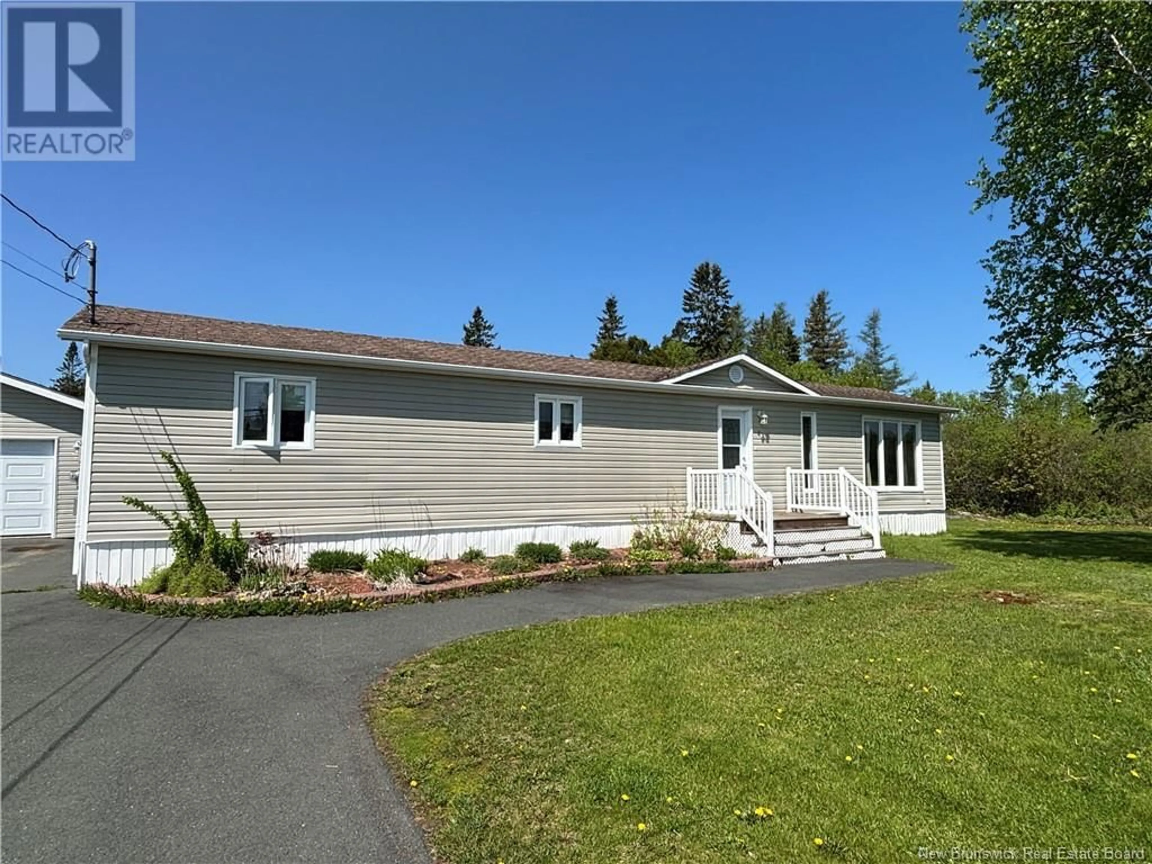 Home with vinyl exterior material, unknown for 48 ROUTE 134, Petit-Rocher-Nord New Brunswick E8J2H4