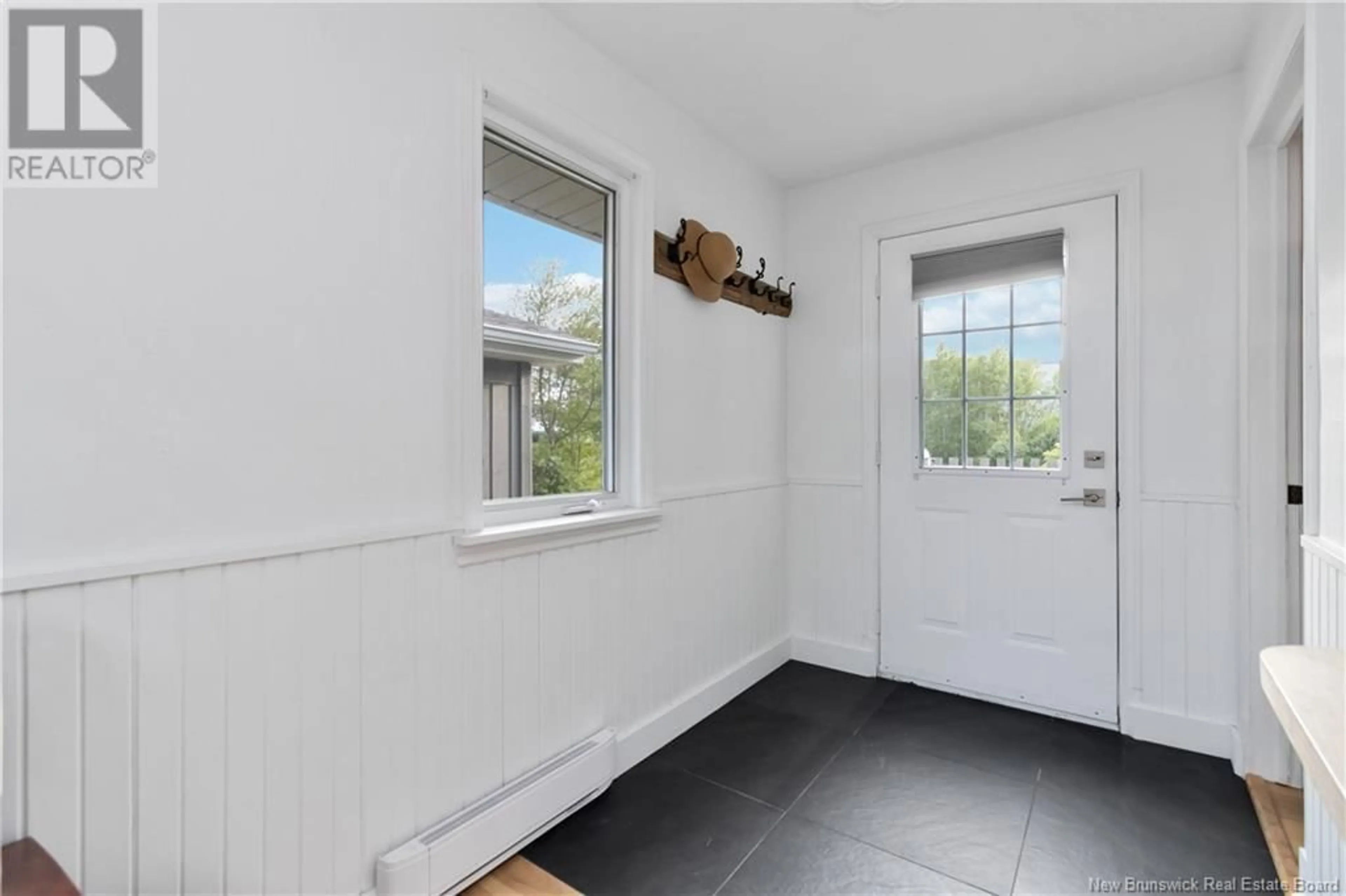 Indoor entryway for 19 DES LAURIERS, Grand-Barachois New Brunswick E4P7G8