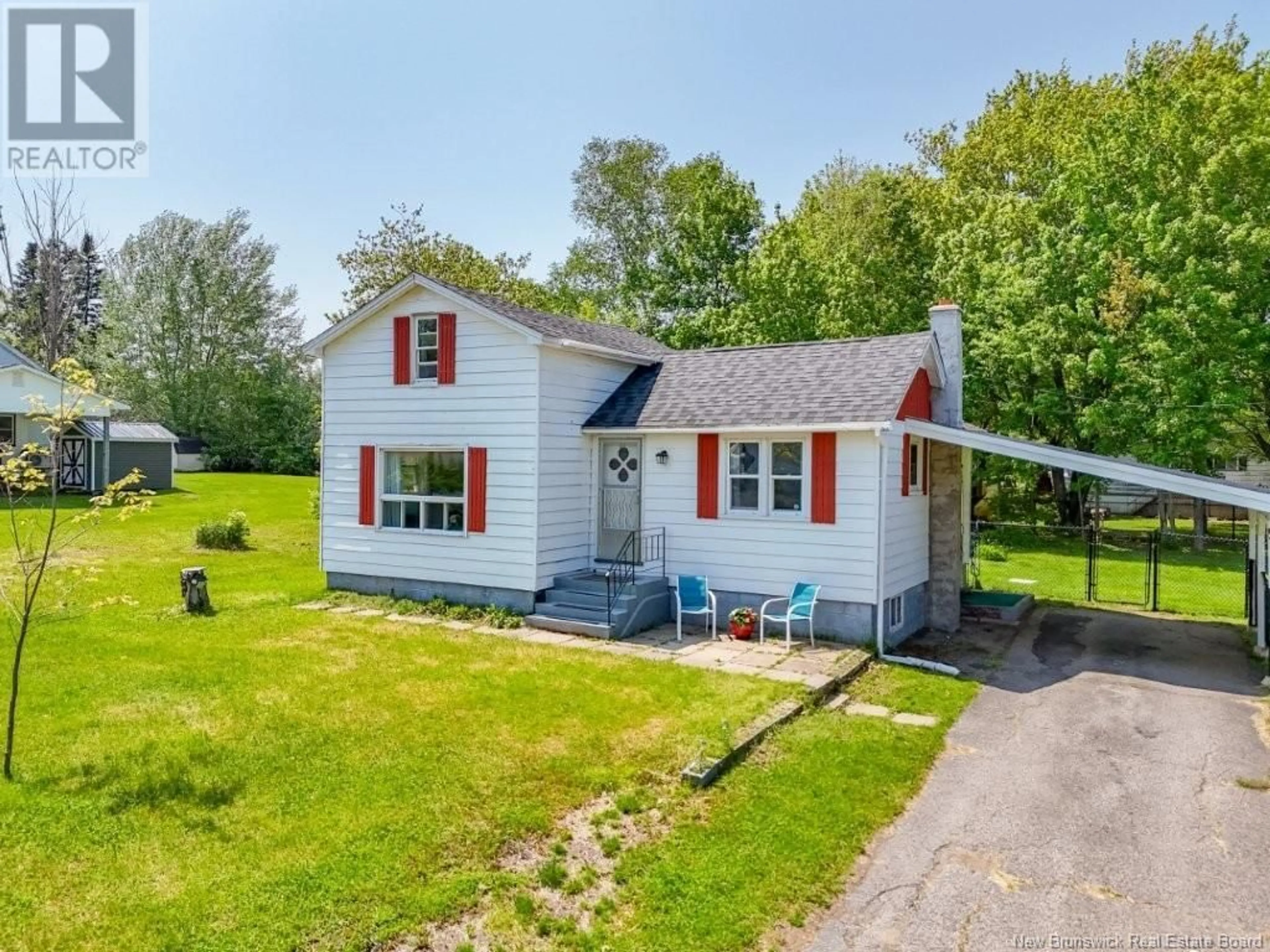 A pic from outside/outdoor area/front of a property/back of a property/a pic from drone, street for 38 CHESTNUT STREET, Minto New Brunswick E4B3L5