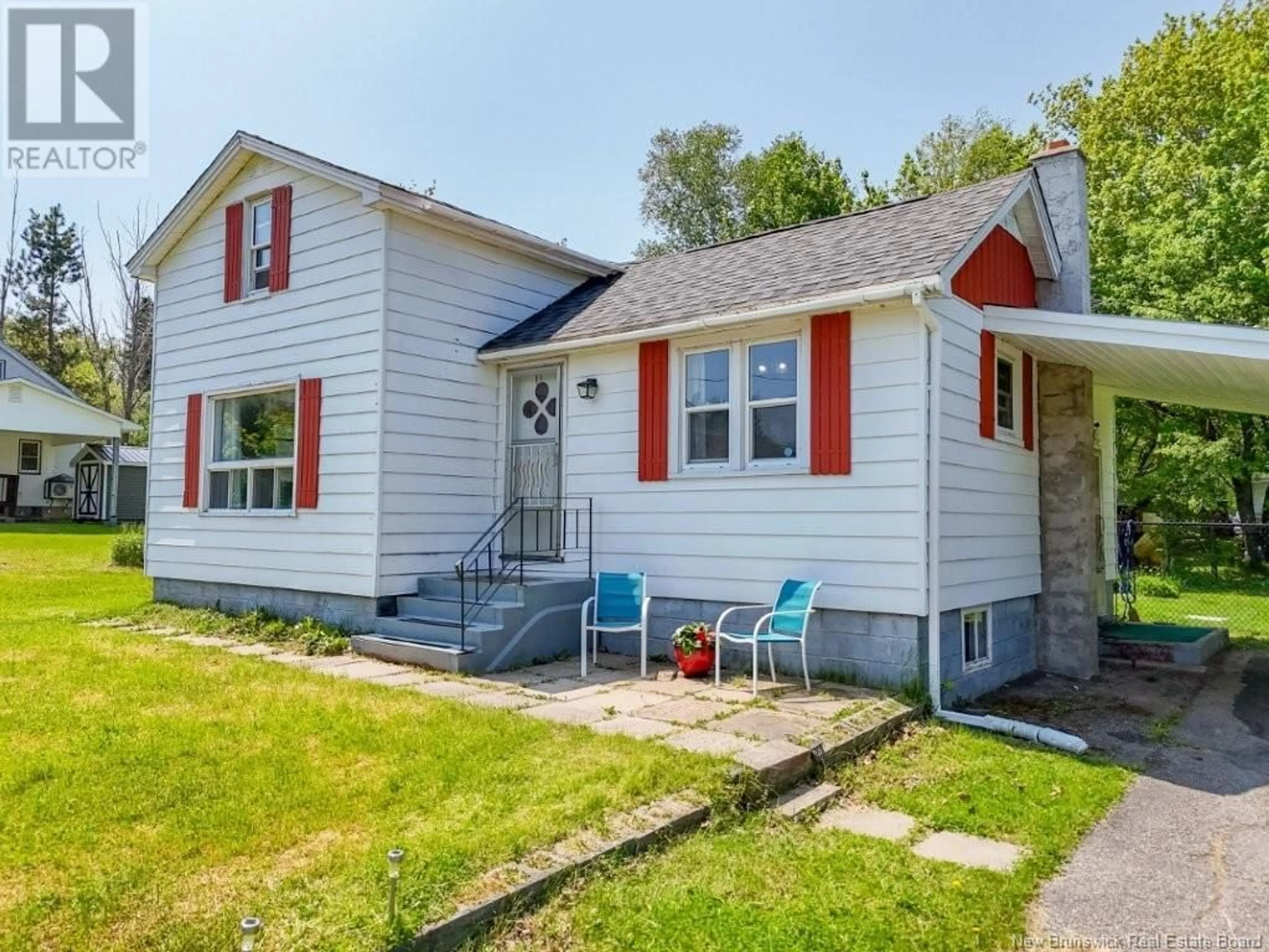 Home with vinyl exterior material, street for 38 CHESTNUT STREET, Minto New Brunswick E4B3L5