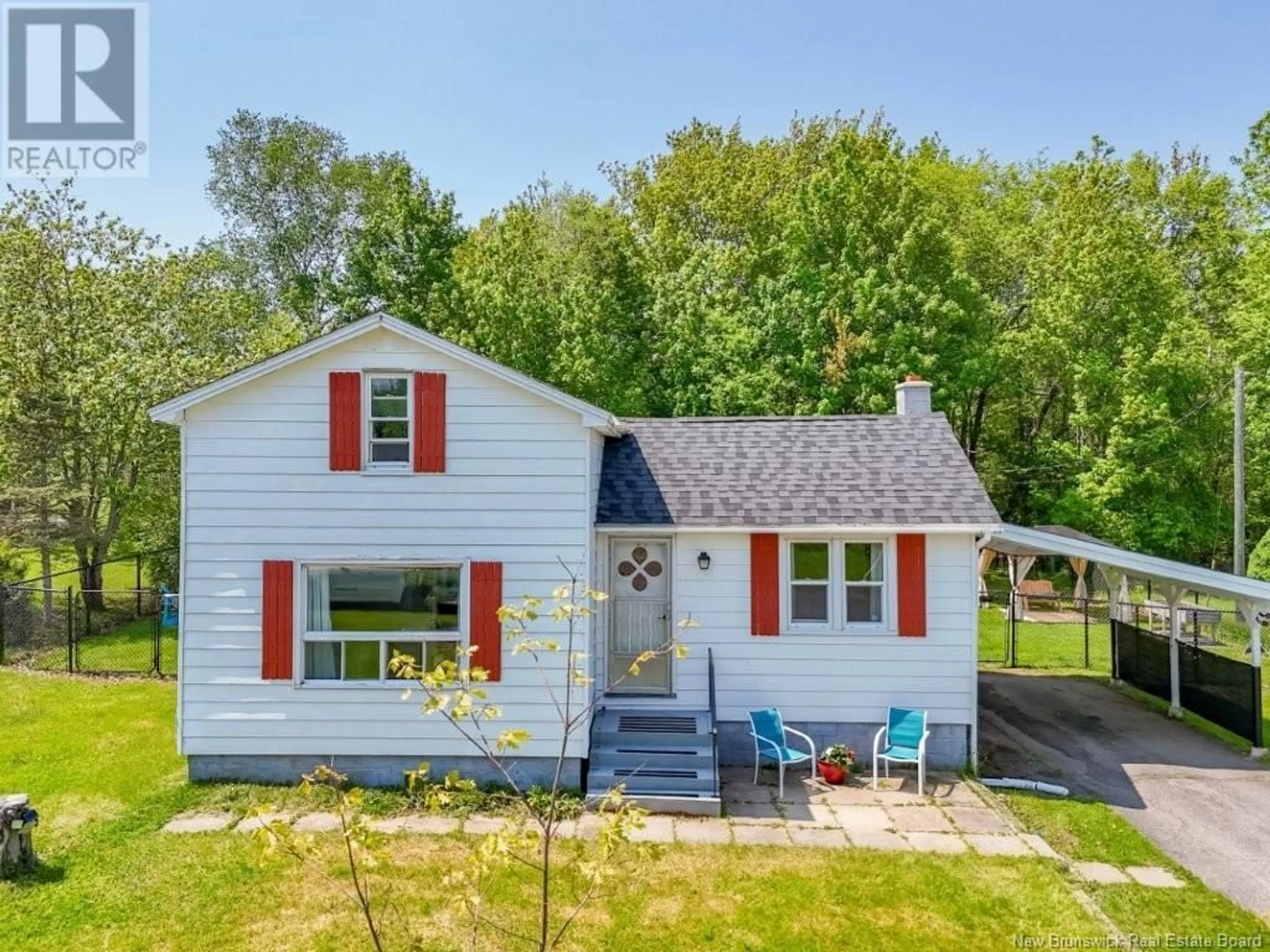 A pic from outside/outdoor area/front of a property/back of a property/a pic from drone, street for 38 CHESTNUT STREET, Minto New Brunswick E4B3L5