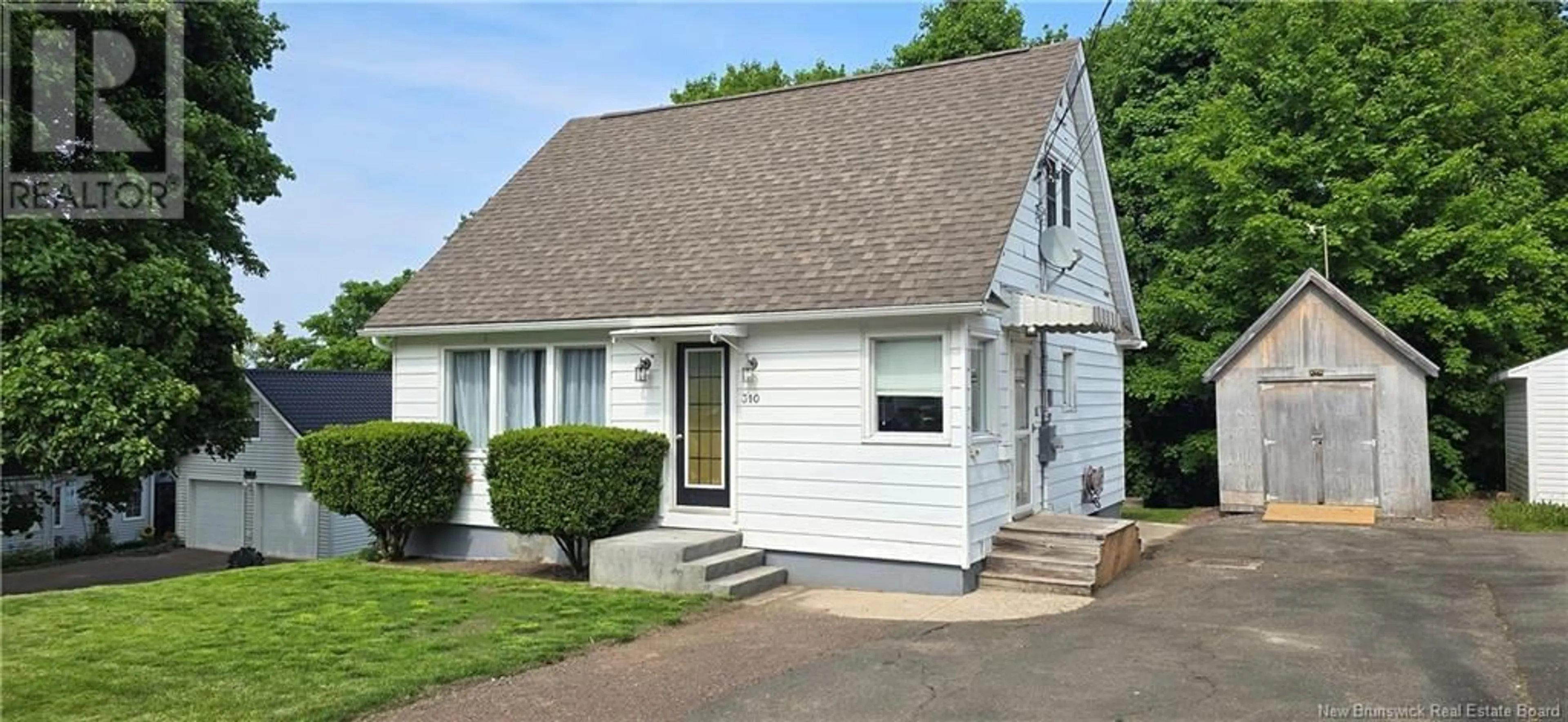 Home with vinyl exterior material, street for 310 WEDGEWOOD, Riverview New Brunswick E1B2E4