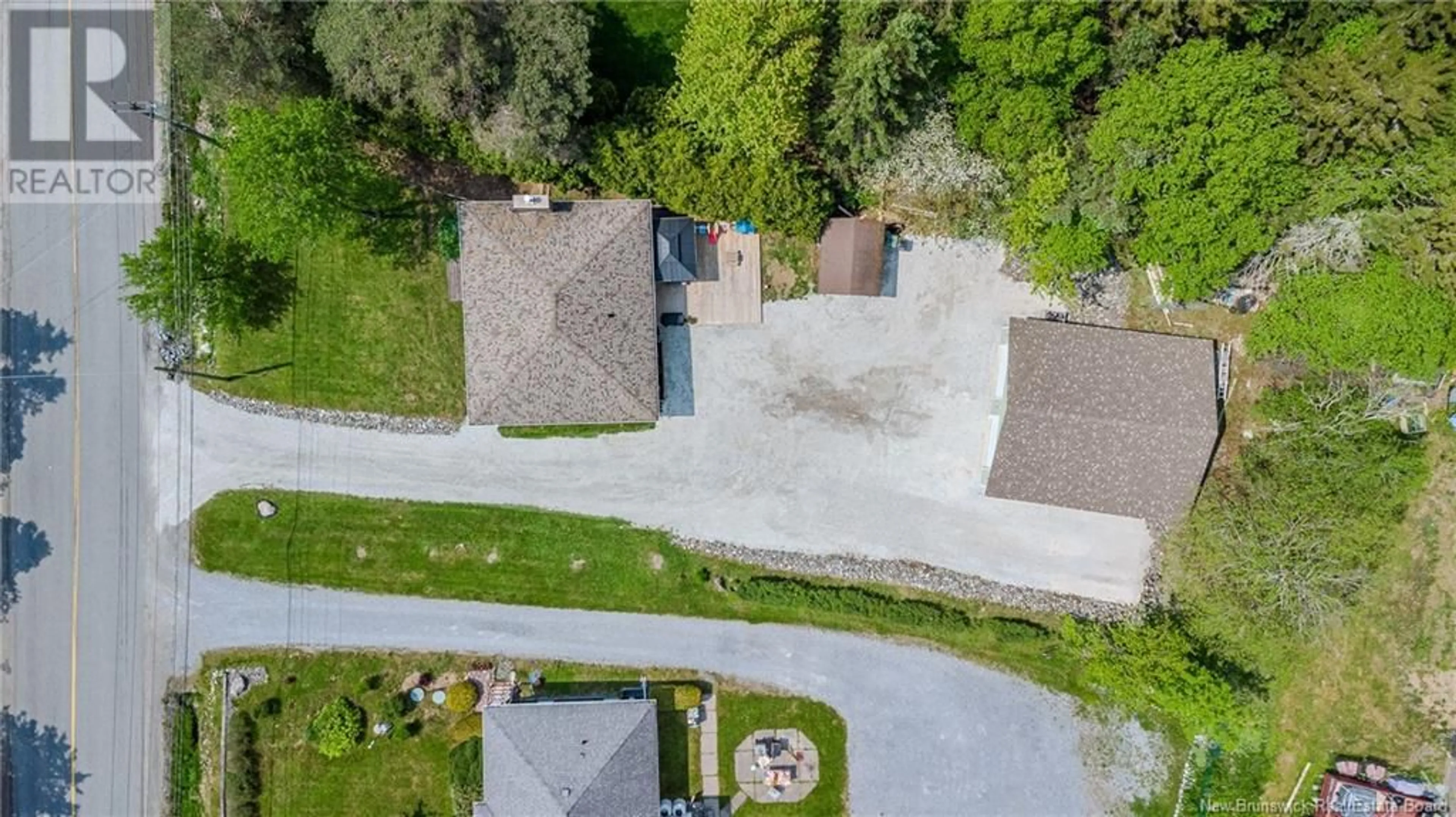 A pic from outside/outdoor area/front of a property/back of a property/a pic from drone, street for 2981 LOCH LOMOND, Saint John New Brunswick E2N1A9