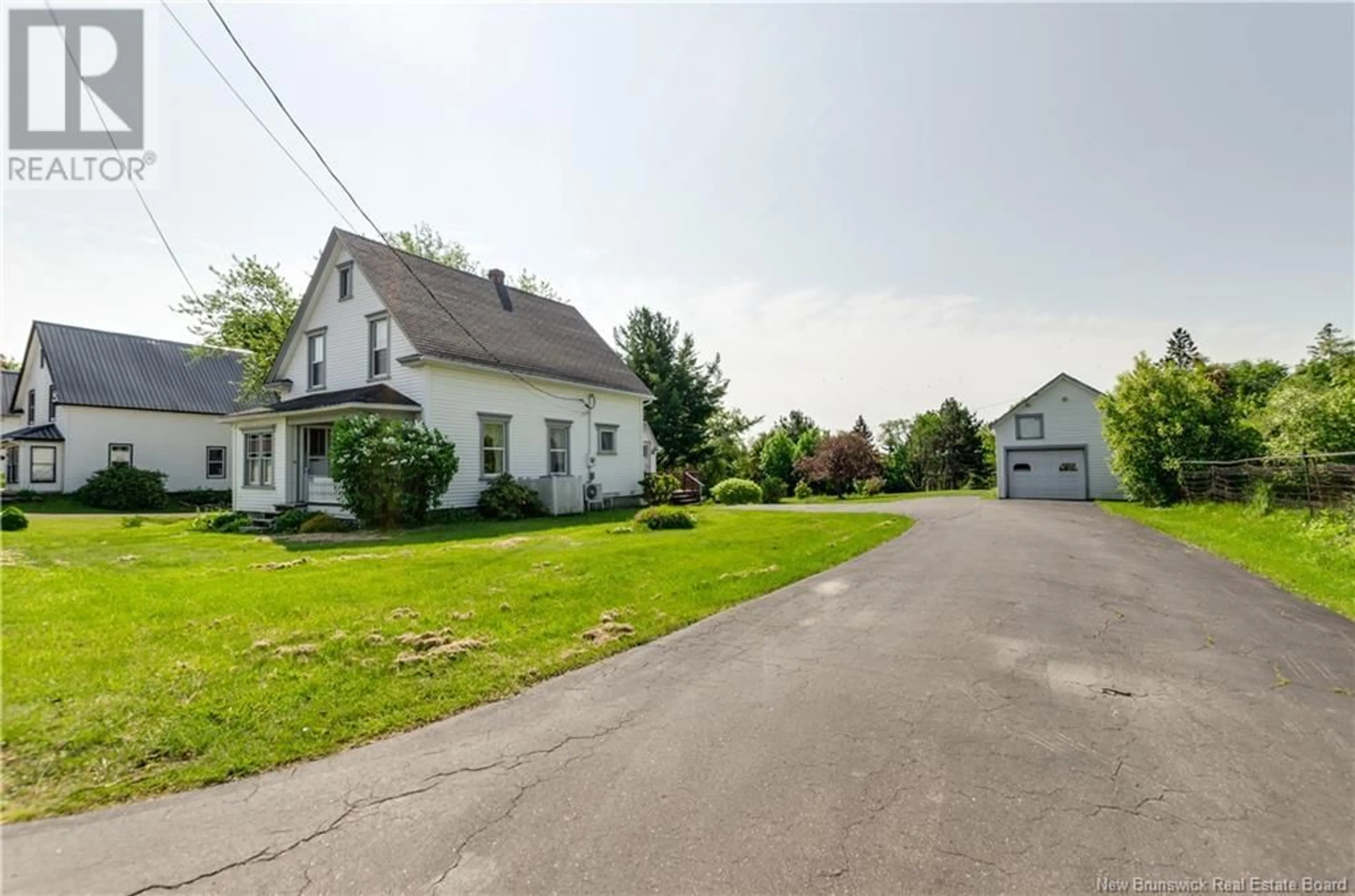 A pic from outside/outdoor area/front of a property/back of a property/a pic from drone, street for 68 ACADEMY STREET, Hillsborough New Brunswick E4H2R8