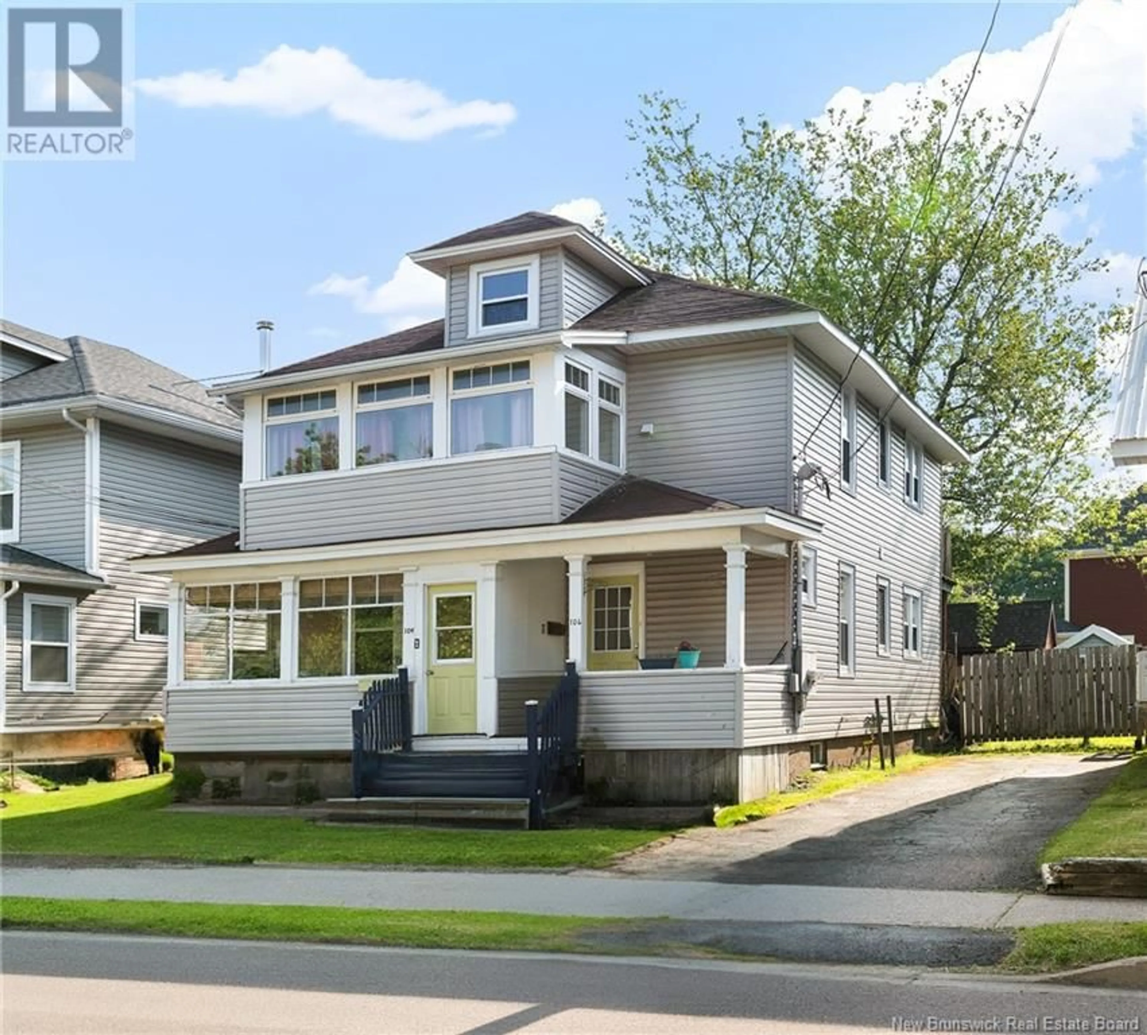 Home with vinyl exterior material, street for 104-106 PINE STREET, Moncton New Brunswick E1C5Z8
