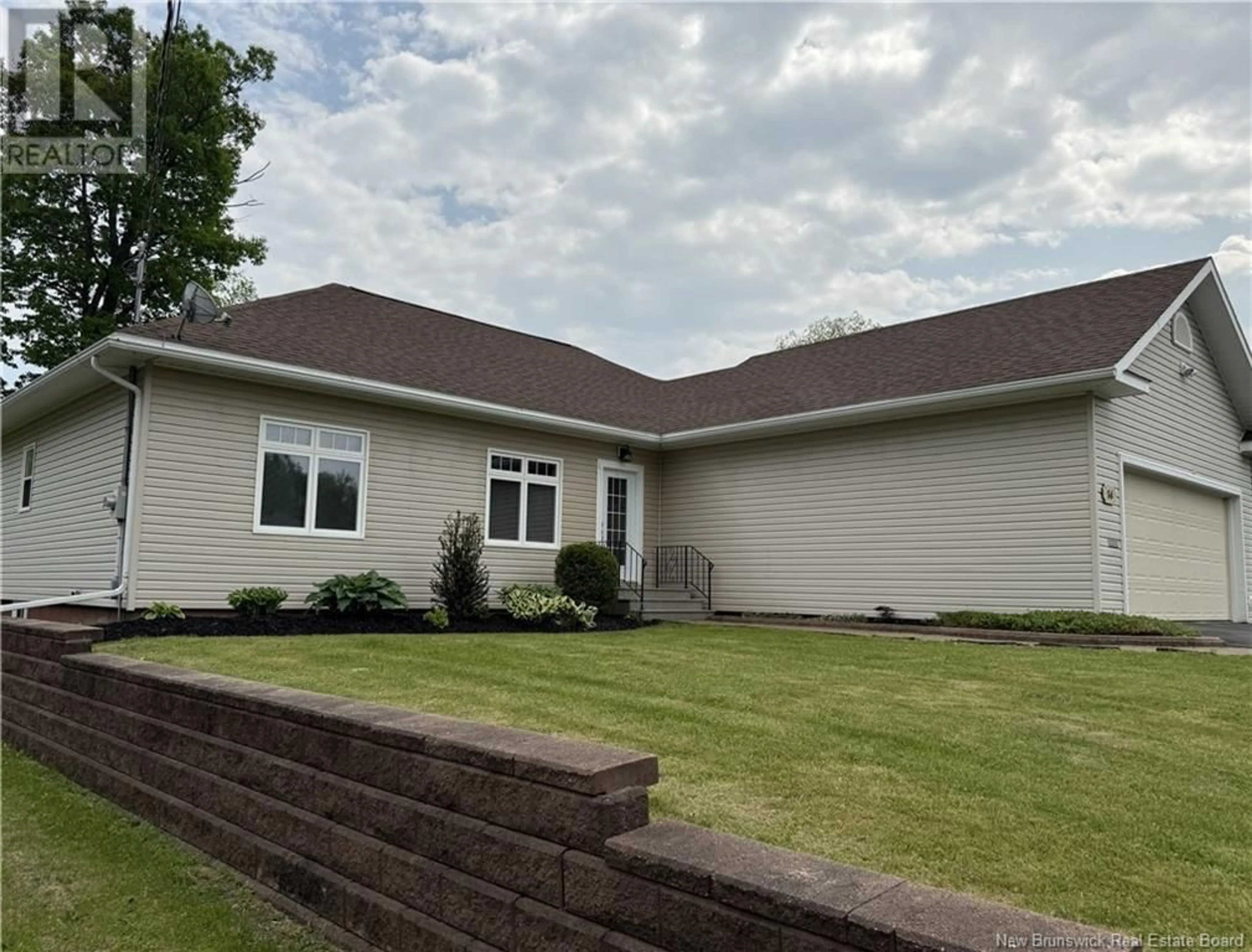 Home with vinyl exterior material, unknown for 14 HARTFORD LANE, St. Stephen New Brunswick E3L3A7
