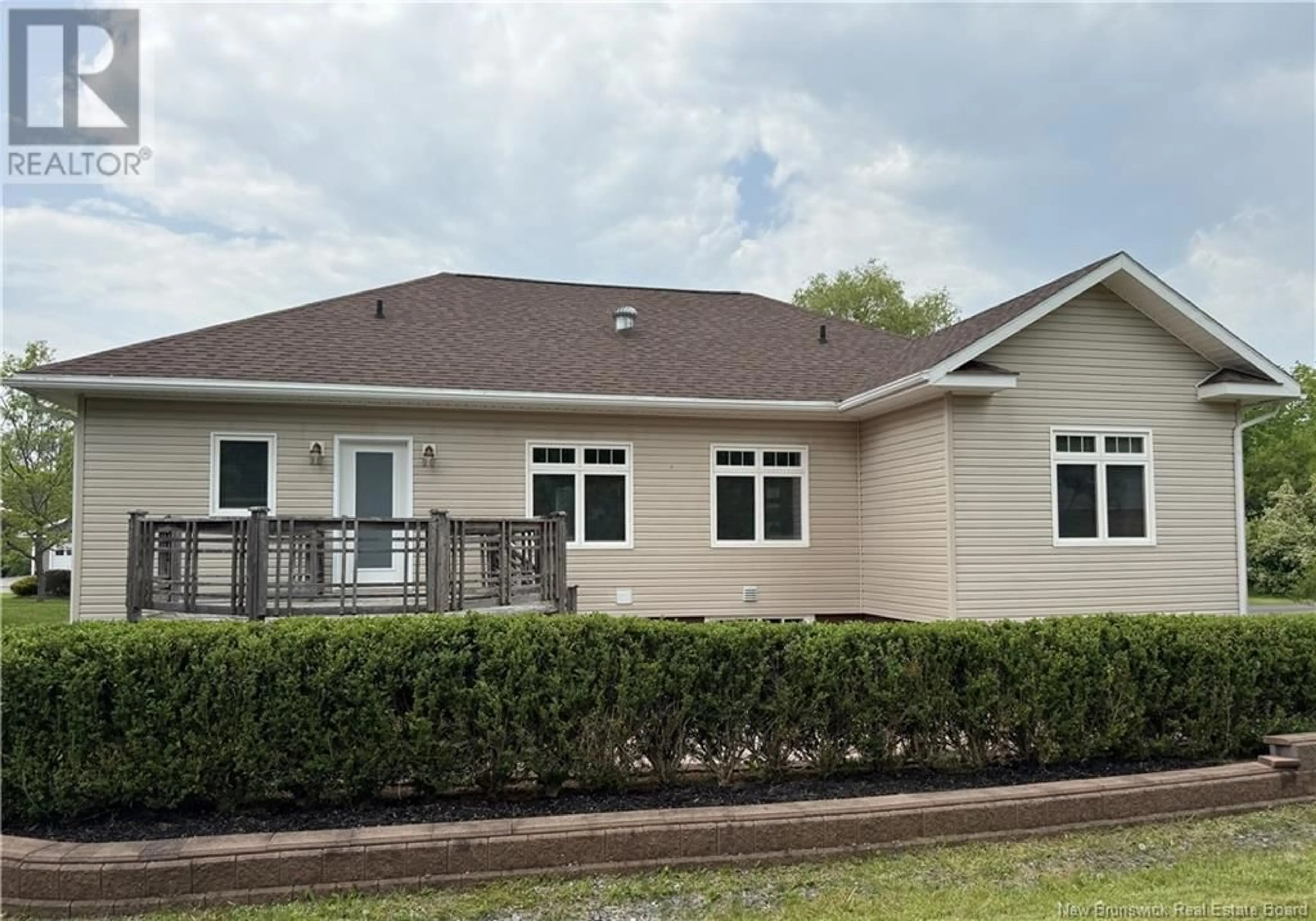 Home with vinyl exterior material, building for 14 HARTFORD LANE, St. Stephen New Brunswick E3L3A7