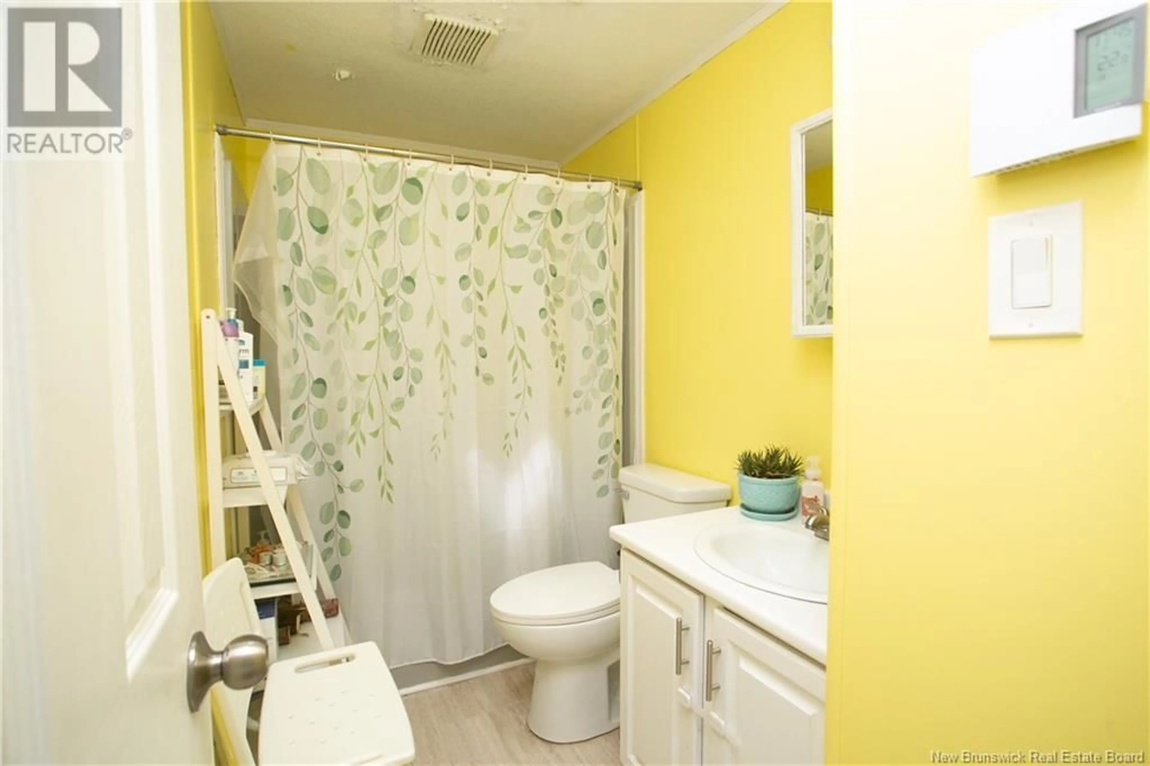 Standard bathroom, ceramic/tile floor for 381 KEE ROAD, Keswick Ridge New Brunswick E6L1V5