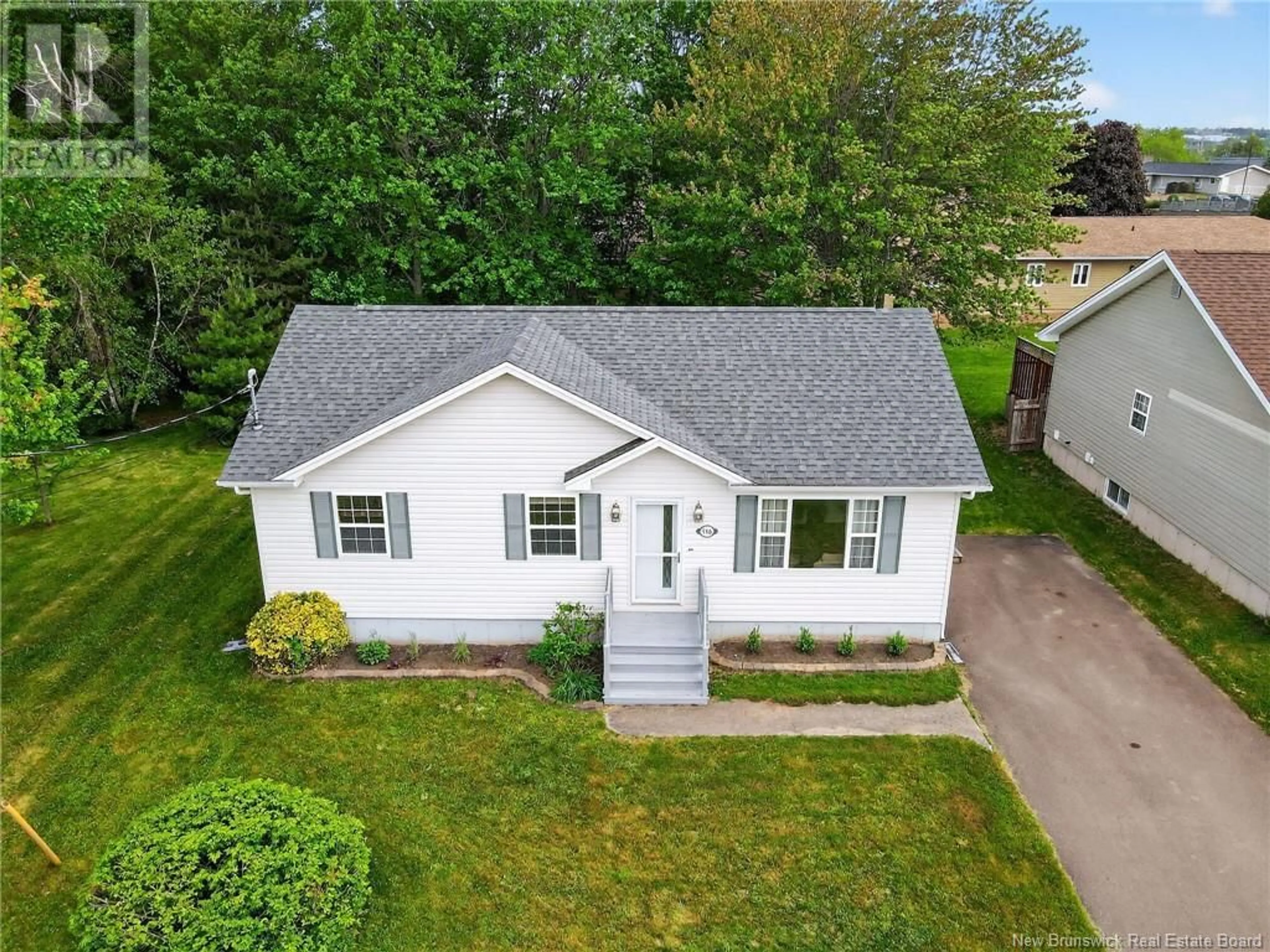 A pic from outside/outdoor area/front of a property/back of a property/a pic from drone, street for 556 LOUIS STREET, Dieppe New Brunswick E1A6Y9