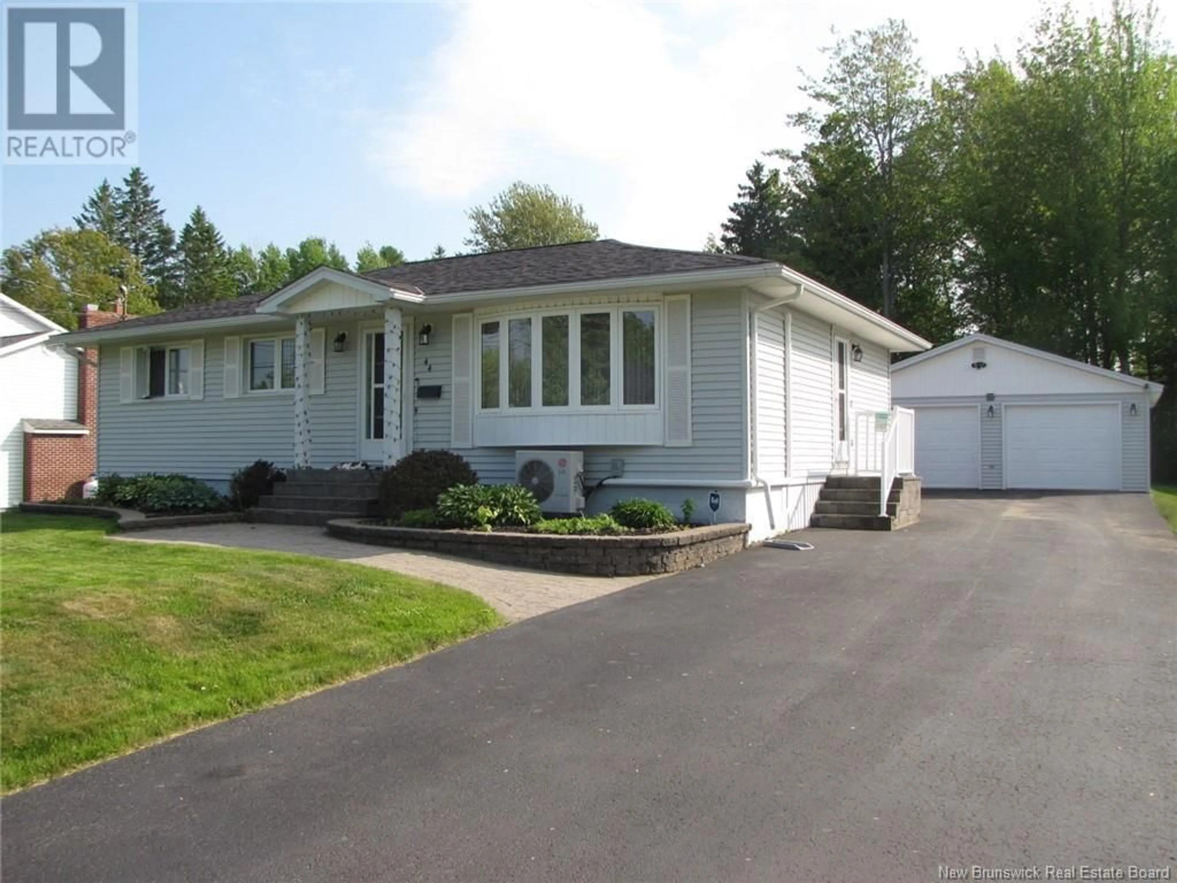 Home with vinyl exterior material, street for 44 WOODLAWN AVENUE, Moncton New Brunswick E1E2J9