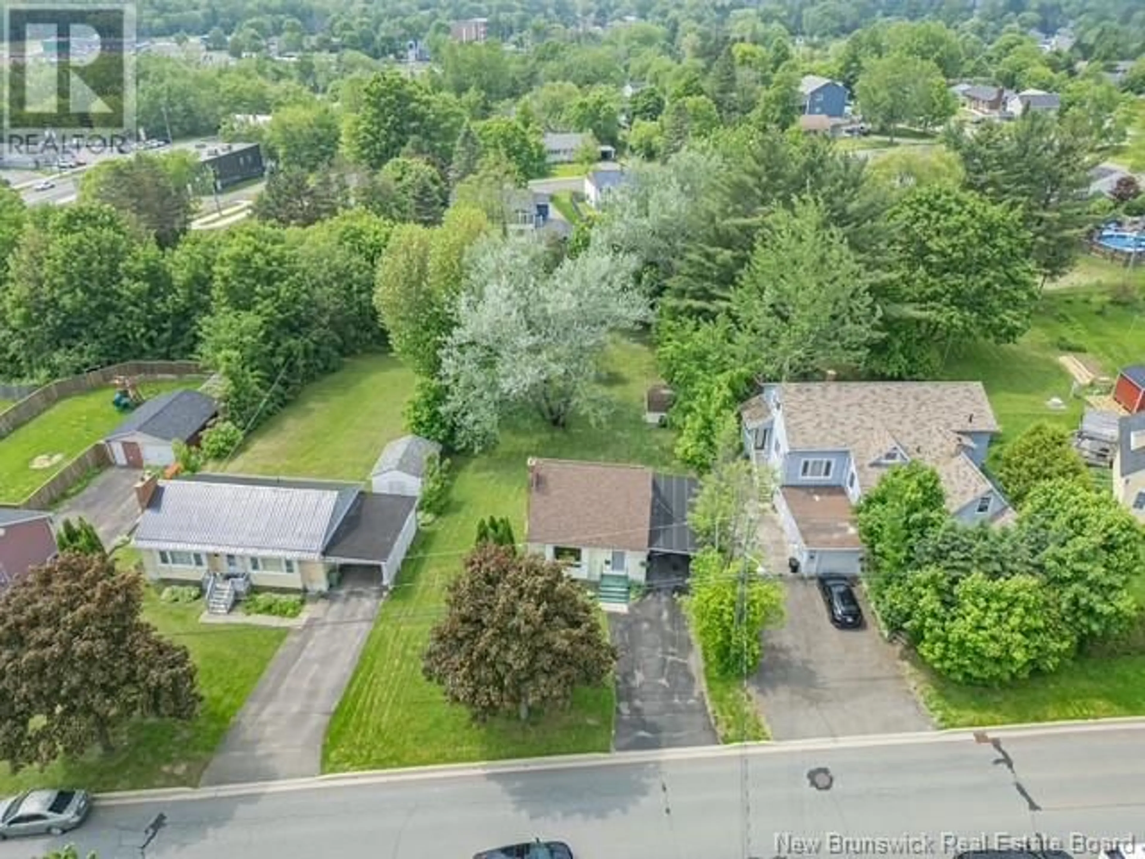 A pic from outside/outdoor area/front of a property/back of a property/a pic from drone, street for 105 FULTON AVENUE, Fredericton New Brunswick E3A2B5