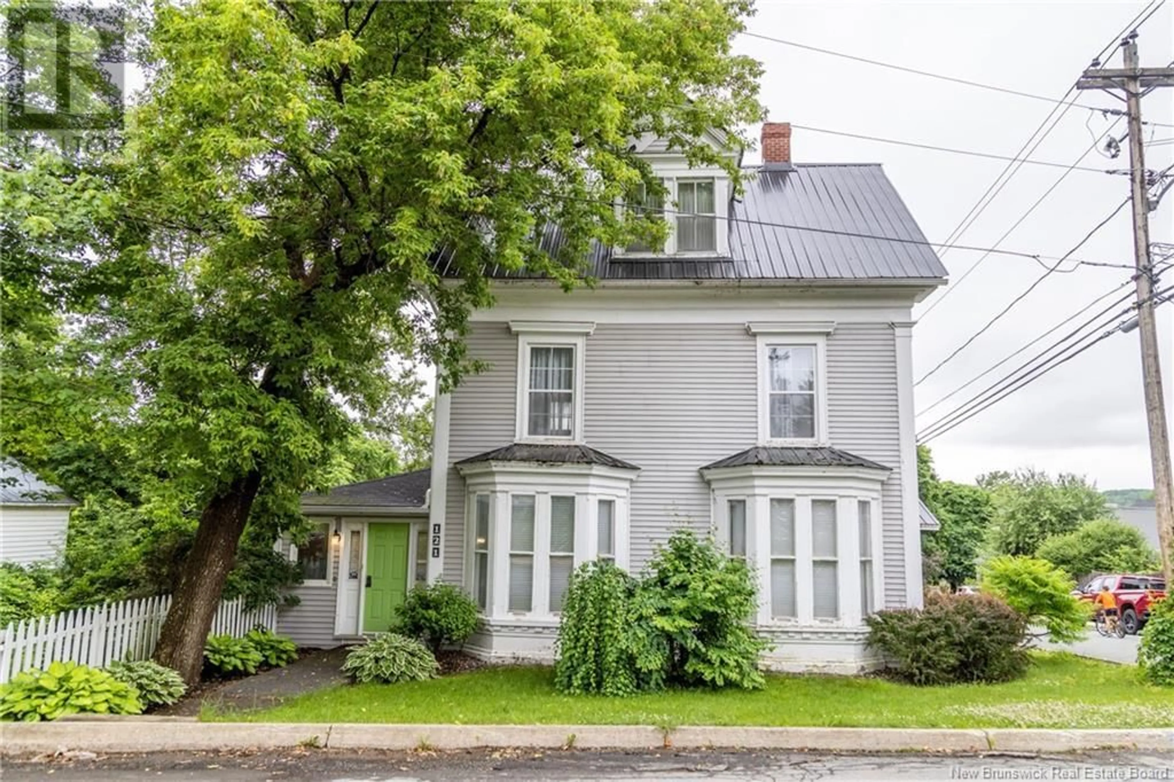 Home with vinyl exterior material, street for 121 PRINCE ALBERT STREET, Woodstock New Brunswick E7M2L9