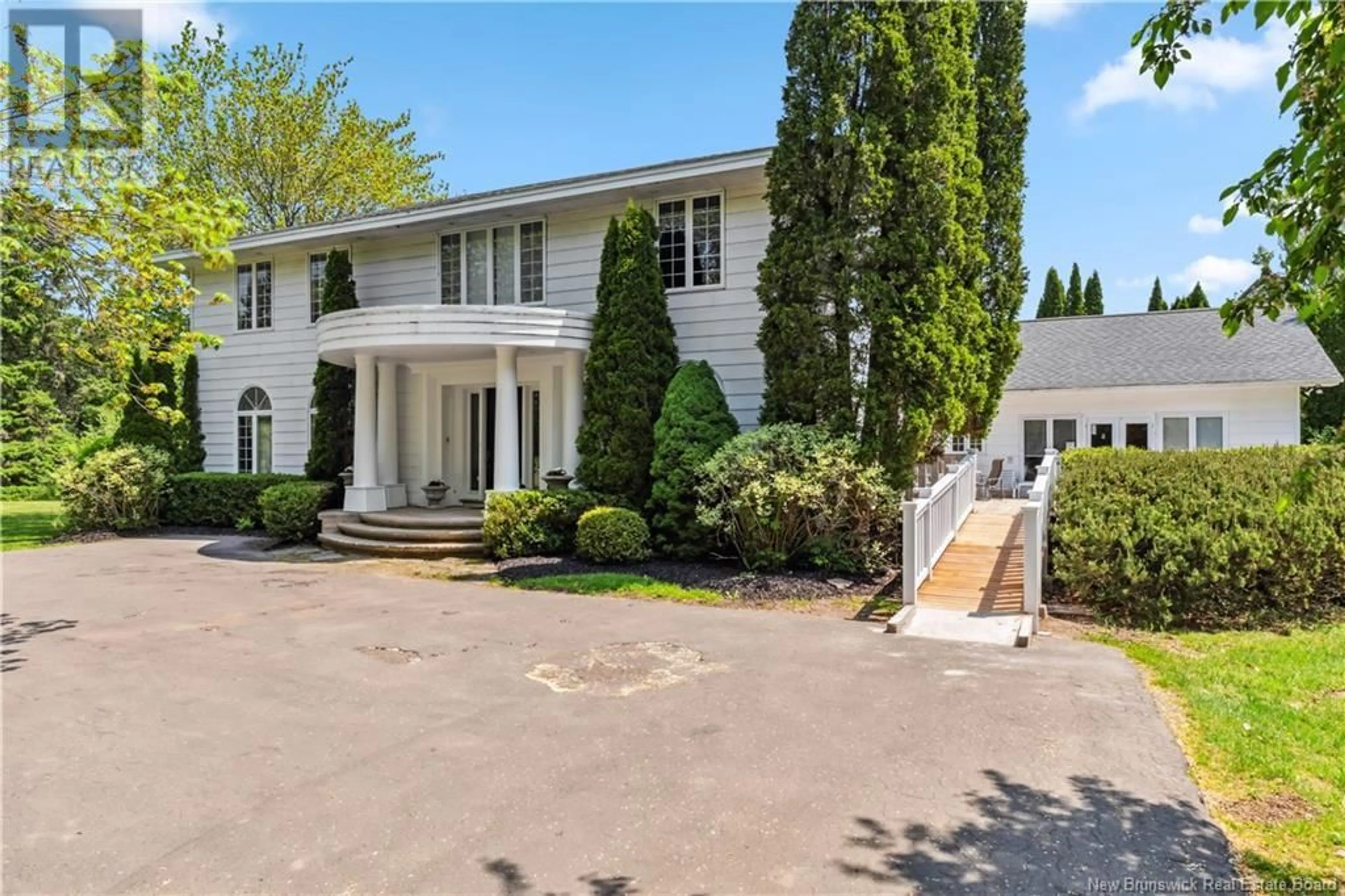 A pic from outside/outdoor area/front of a property/back of a property/a pic from drone, street for 3374 ROUTE 134, Shediac Cape New Brunswick E4P3E9
