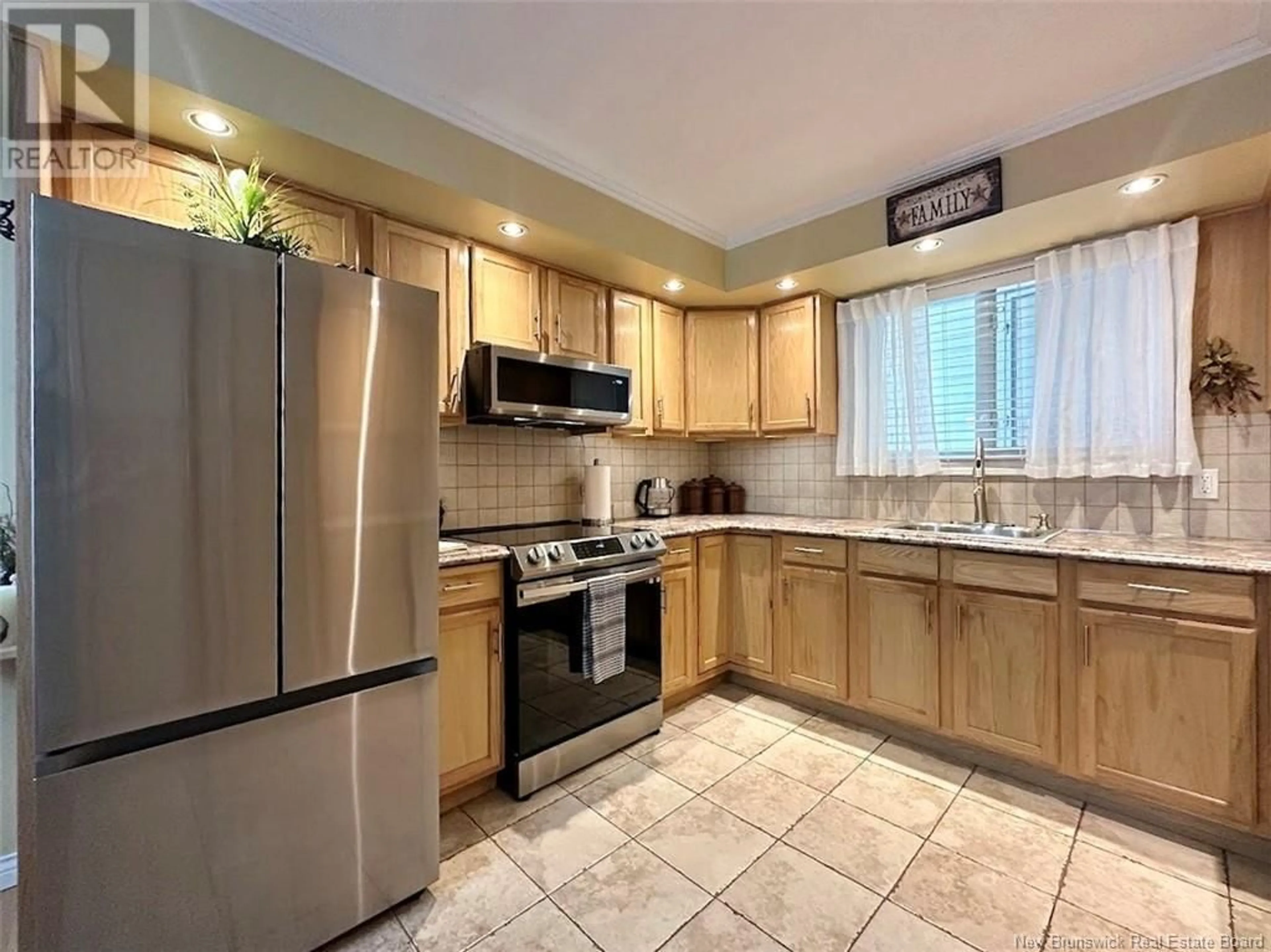 Standard kitchen, ceramic/tile floor for 4 BELLEVUE STREET, Saint-François-de-Madawaska New Brunswick E7A1A3