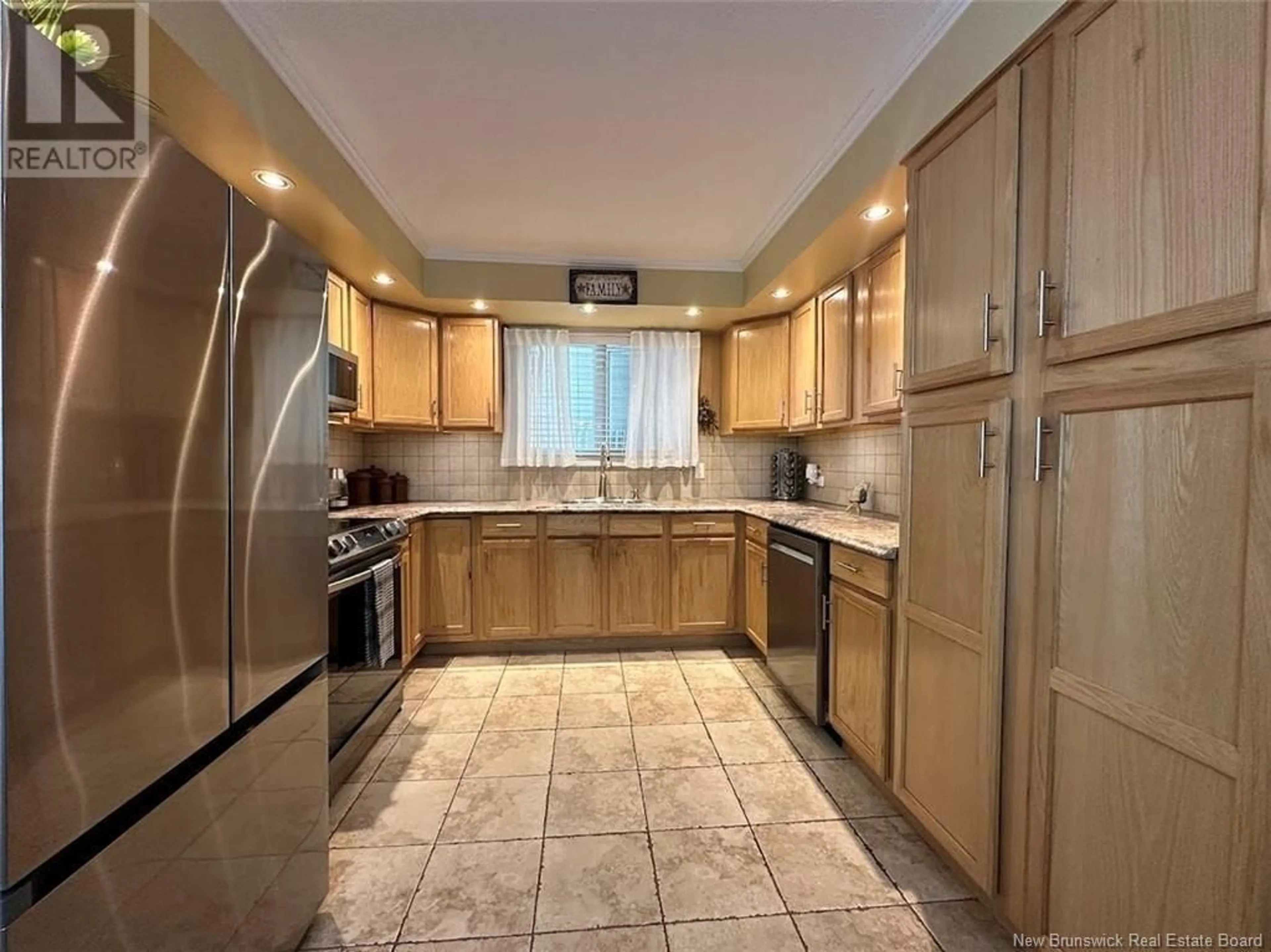 Standard kitchen, ceramic/tile floor for 4 BELLEVUE STREET, Saint-François-de-Madawaska New Brunswick E7A1A3