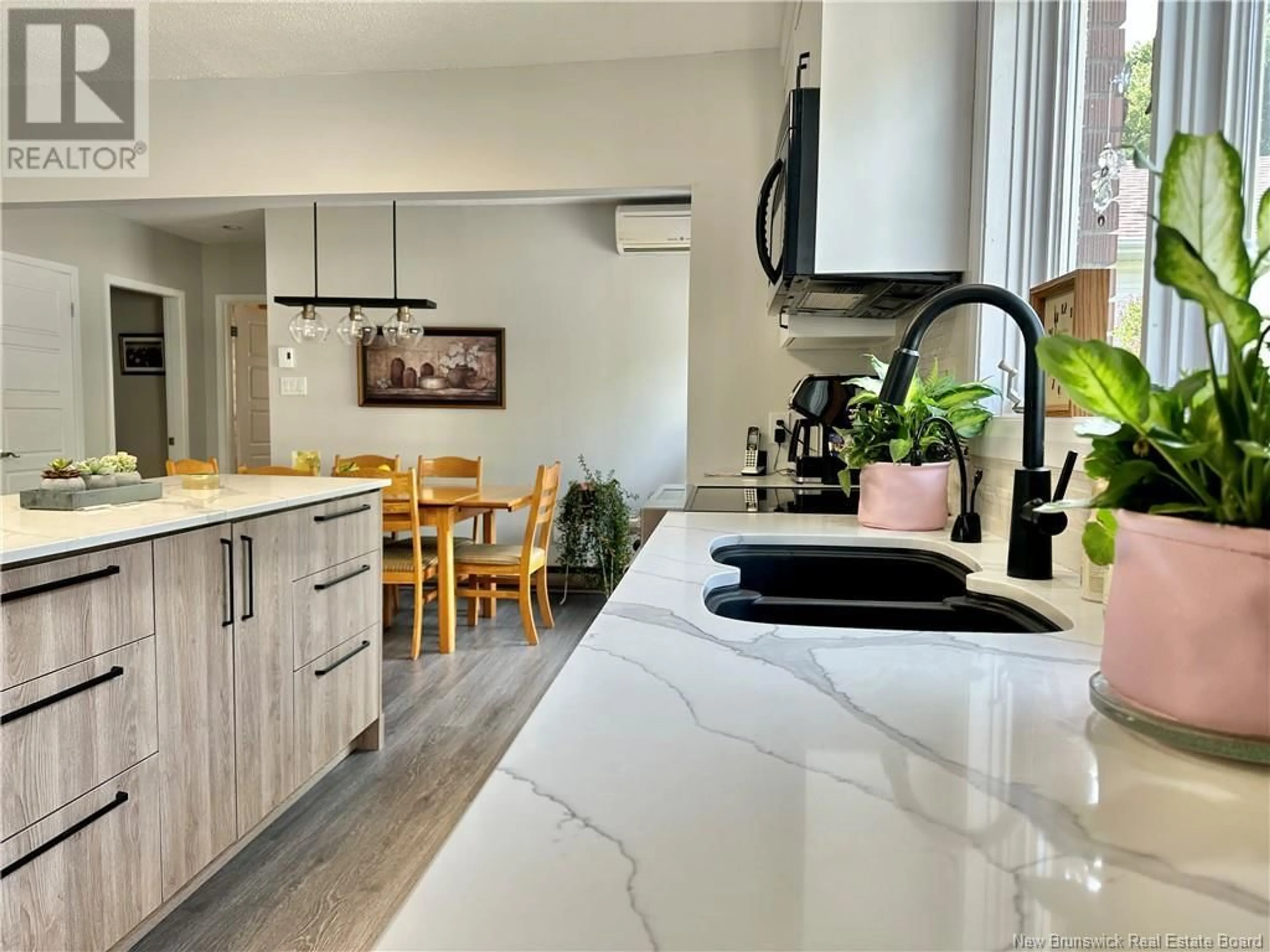 Contemporary kitchen, ceramic/tile floor for 38 VIMY, Edmundston New Brunswick E3V1B3