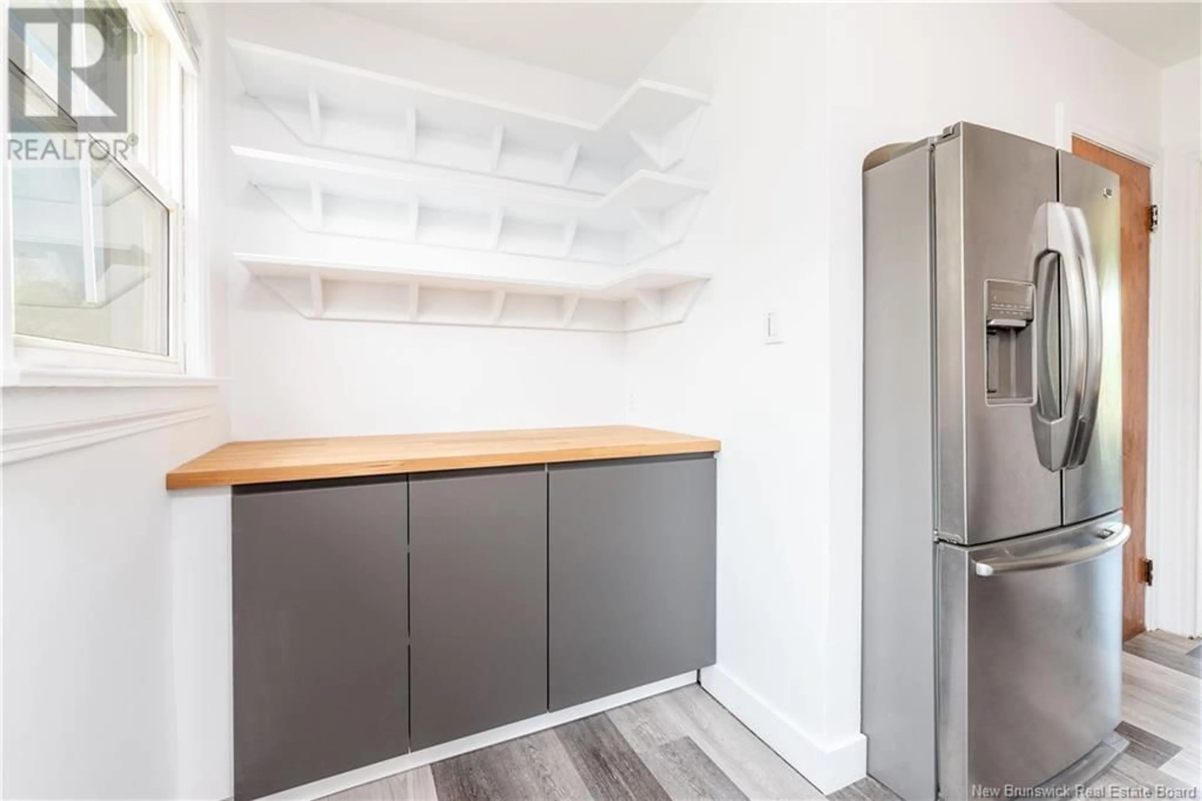 Standard kitchen, wood/laminate floor for 26 LESLIE STREET, Moncton New Brunswick E1C6M2