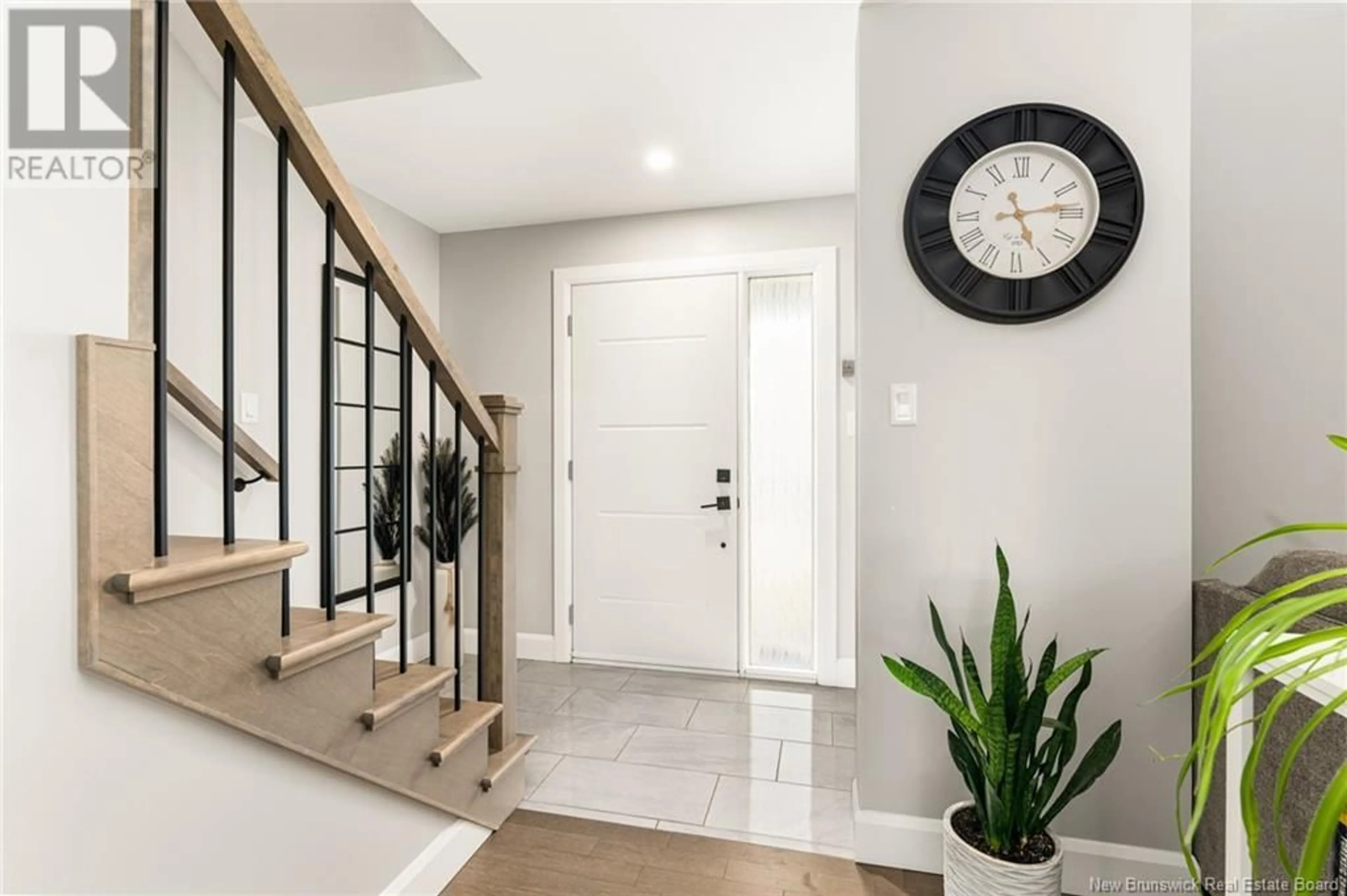 Indoor entryway for 278 CHATELLERAULT, Shediac New Brunswick E4P0L2