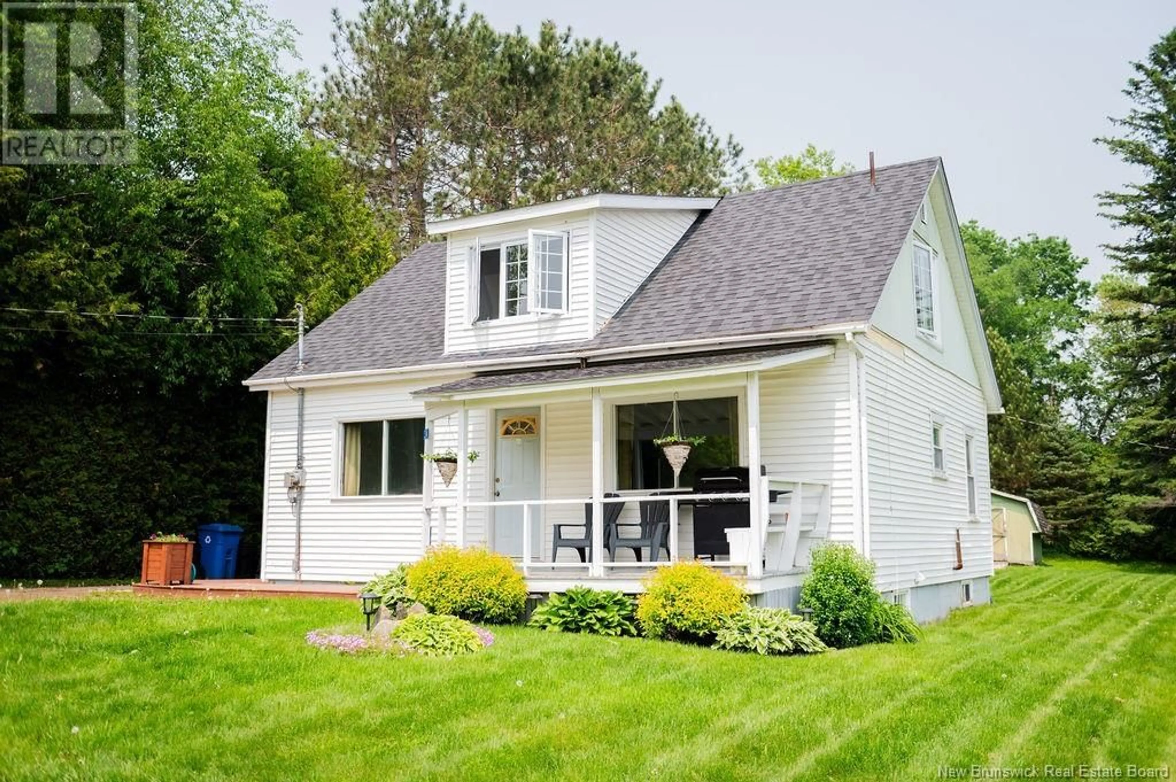 Home with vinyl exterior material, street for 31 CROCKETT STREET, Florenceville-Bristol New Brunswick E7L1Z8