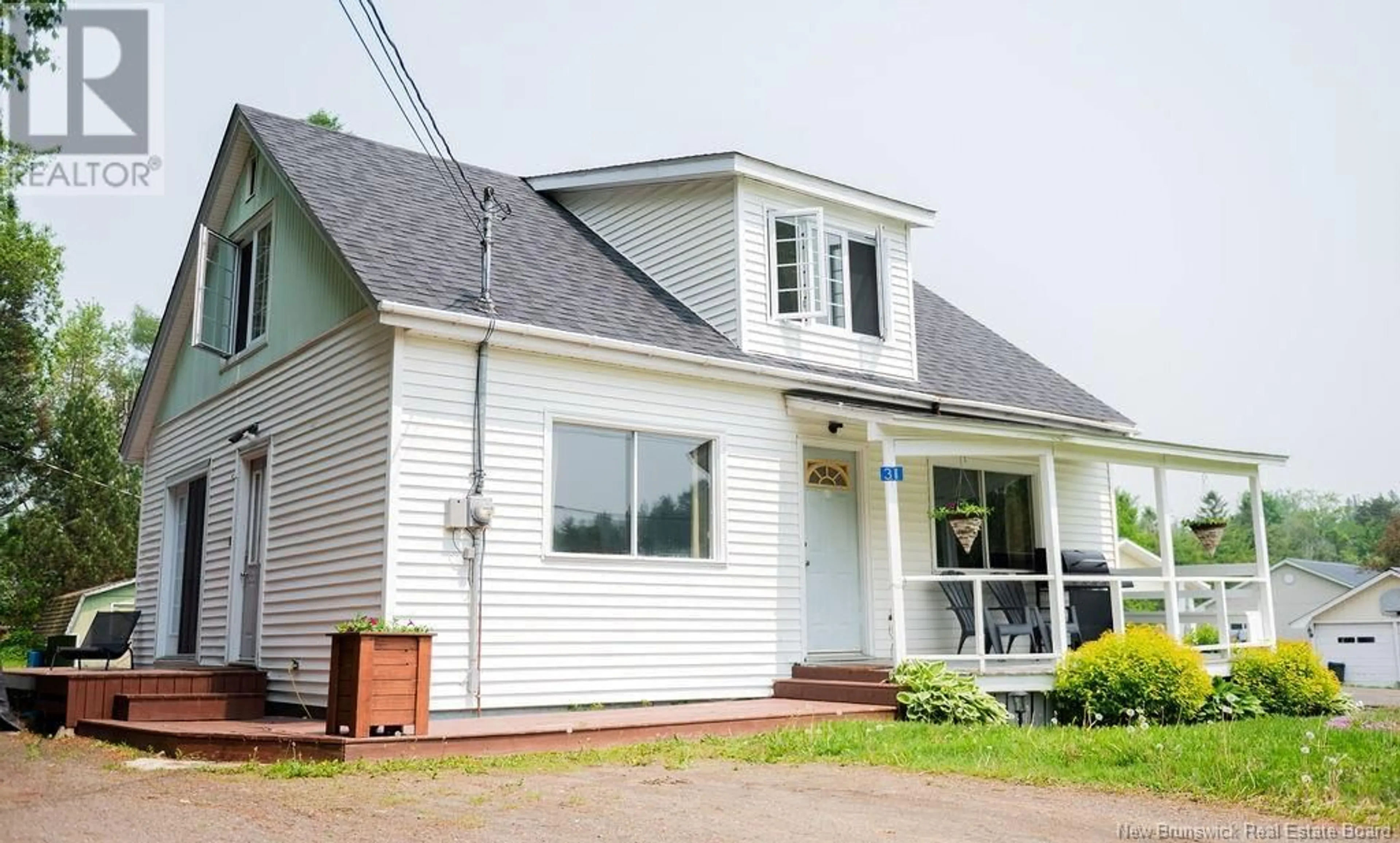 Home with vinyl exterior material, building for 31 CROCKETT STREET, Florenceville-Bristol New Brunswick E7L1Z8