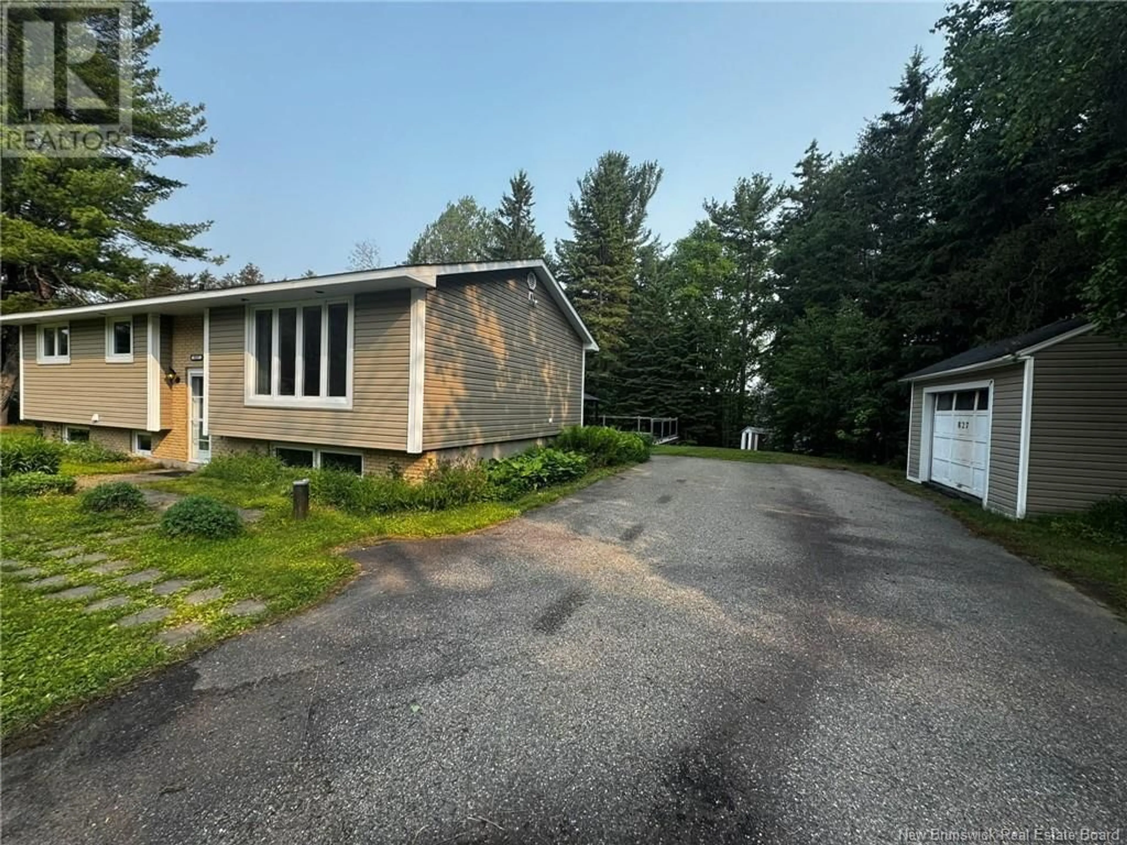 A pic from outside/outdoor area/front of a property/back of a property/a pic from drone, street for 827 WELLINGTON STREET, Miramichi New Brunswick E1N4N5