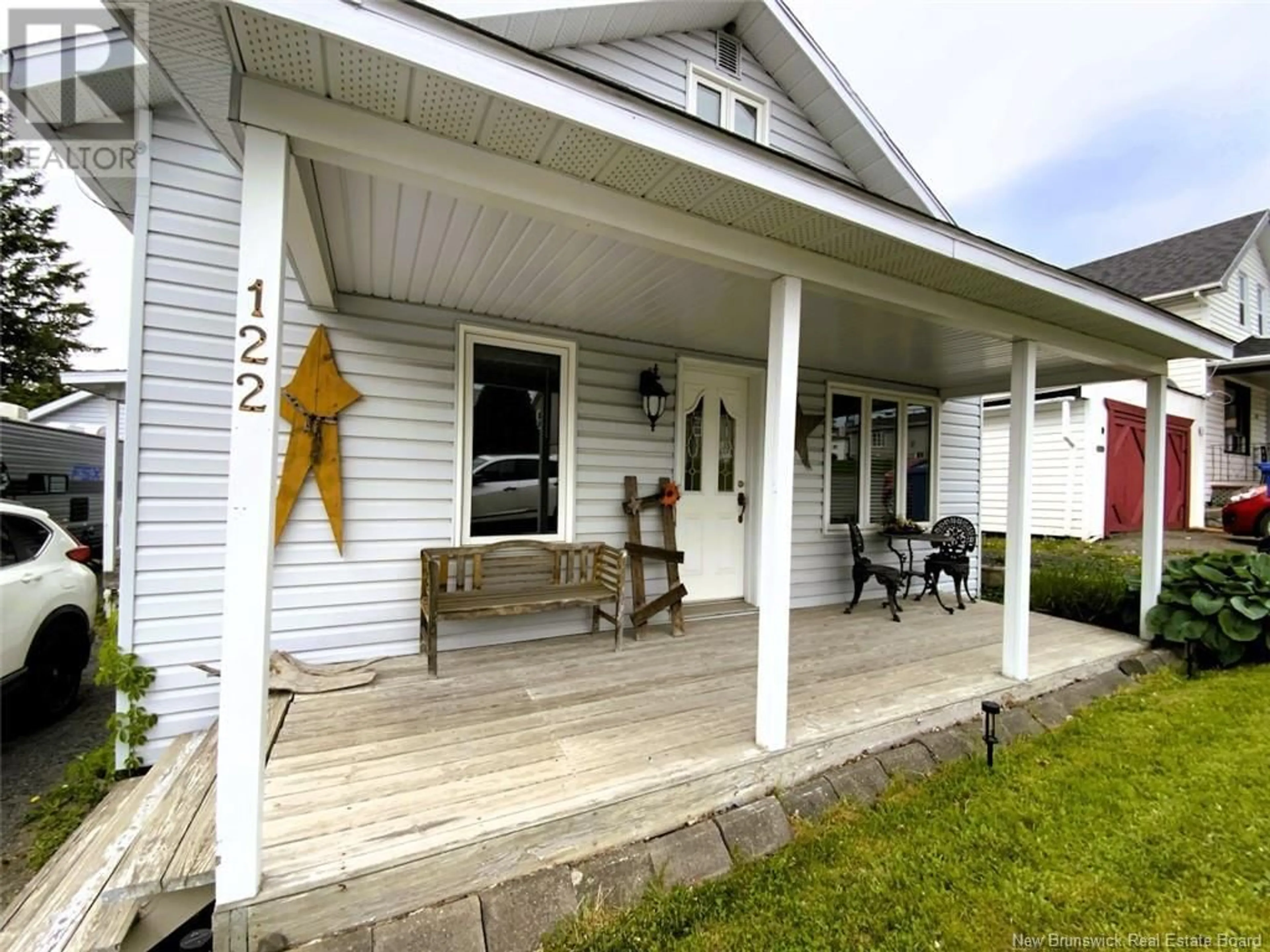 Home with vinyl exterior material, street for 122 35E AVENUE, Edmundston New Brunswick E3V2V3