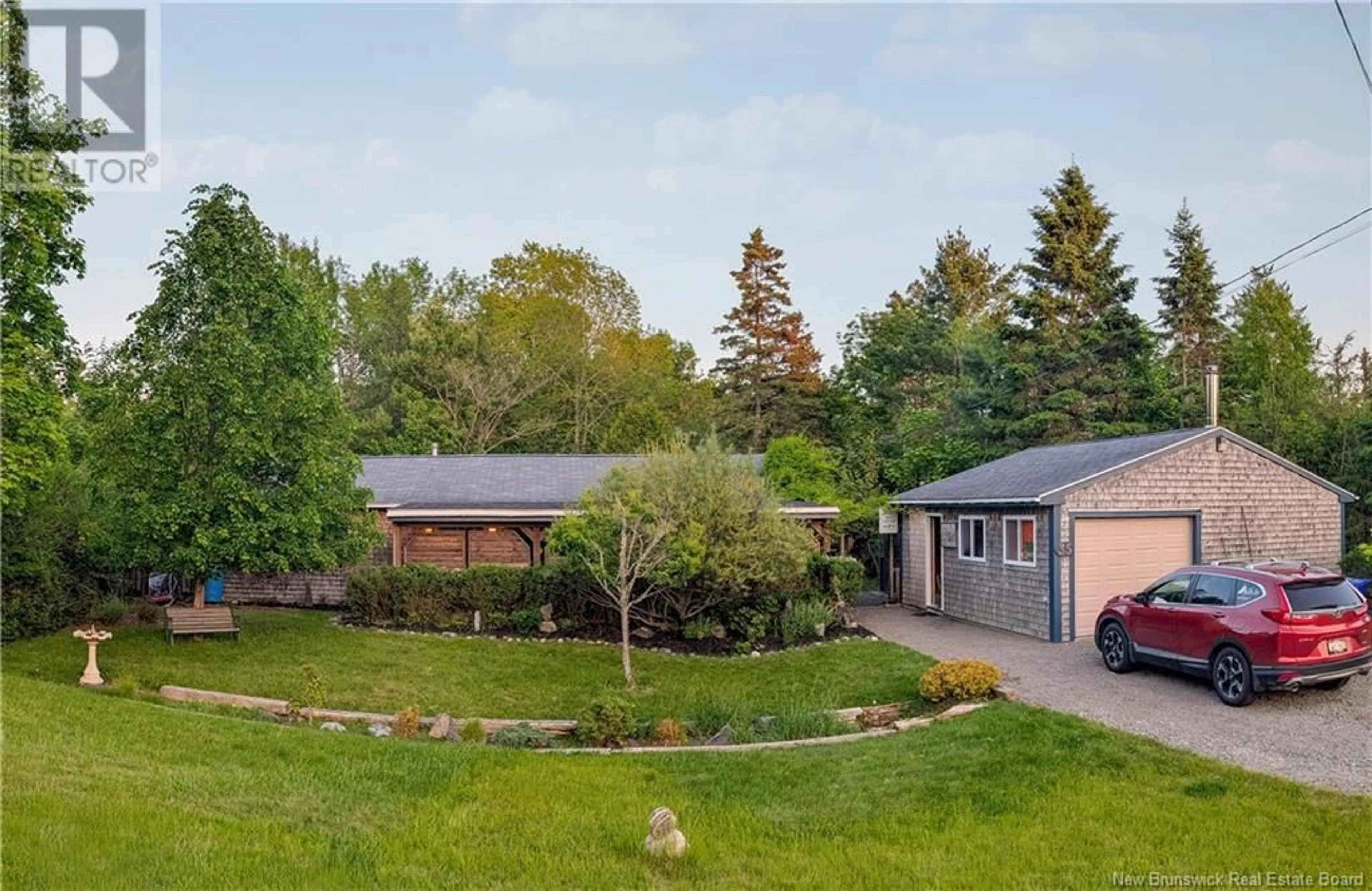 A pic from outside/outdoor area/front of a property/back of a property/a pic from drone, street for 35 ALEXANDRIA CRESCENT, Saint Andrews New Brunswick E5B2J1