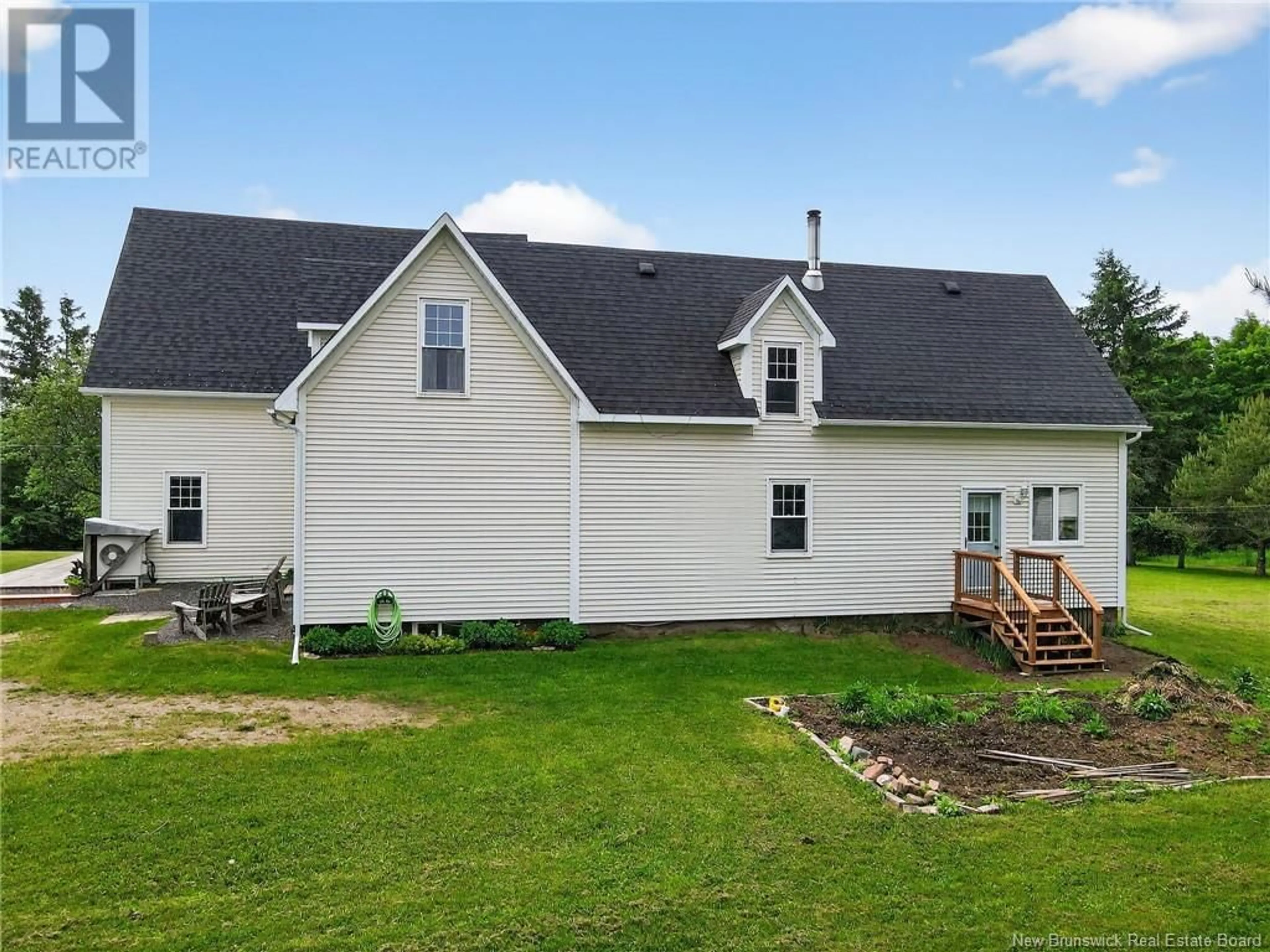 A pic from outside/outdoor area/front of a property/back of a property/a pic from drone, unknown for 2622 RIVER ROAD, Salisbury New Brunswick E4J2R2