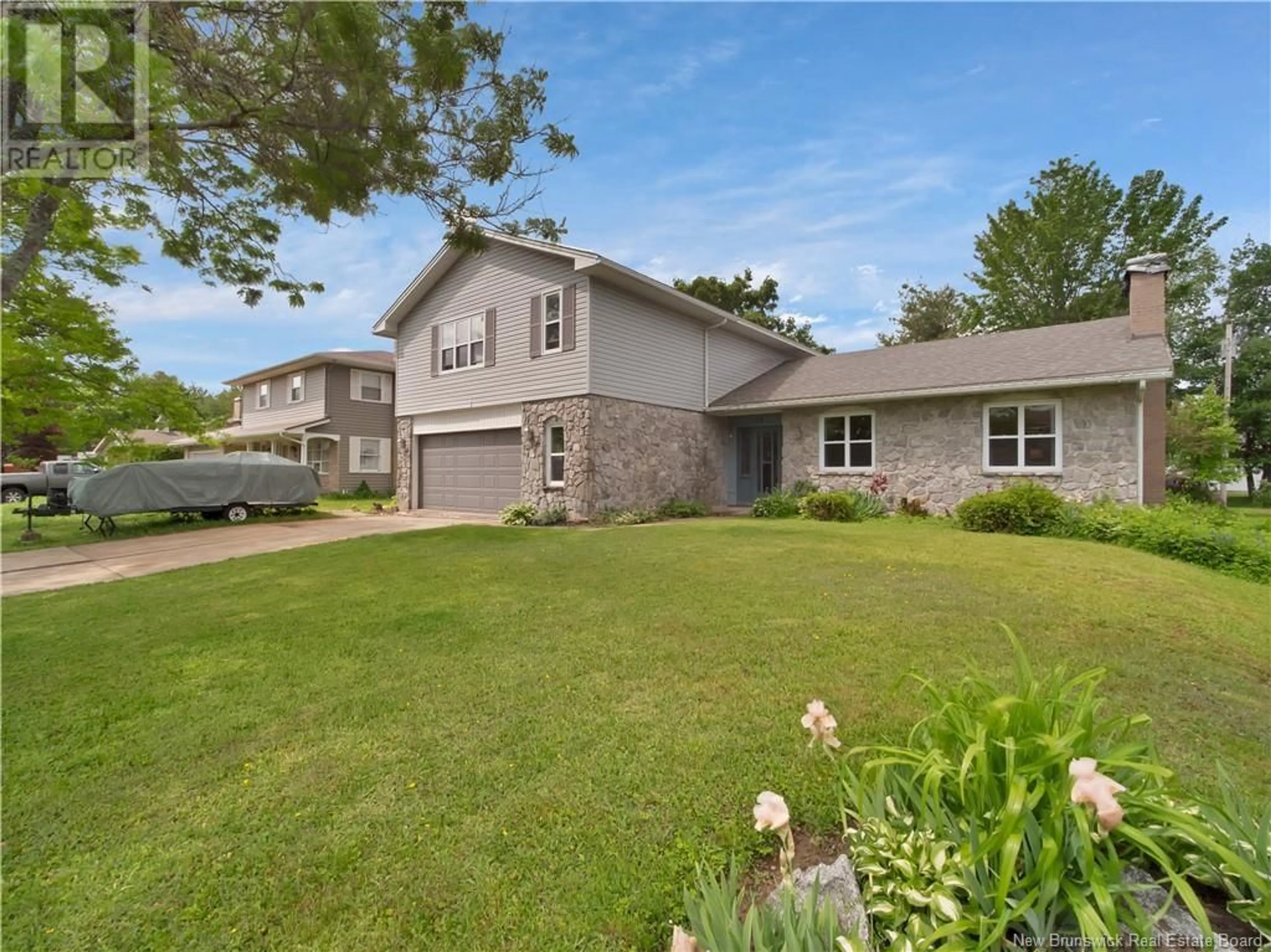 A pic from outside/outdoor area/front of a property/back of a property/a pic from drone, street for 35 GRINDSTONE DRIVE, Riverview New Brunswick E1B4A1