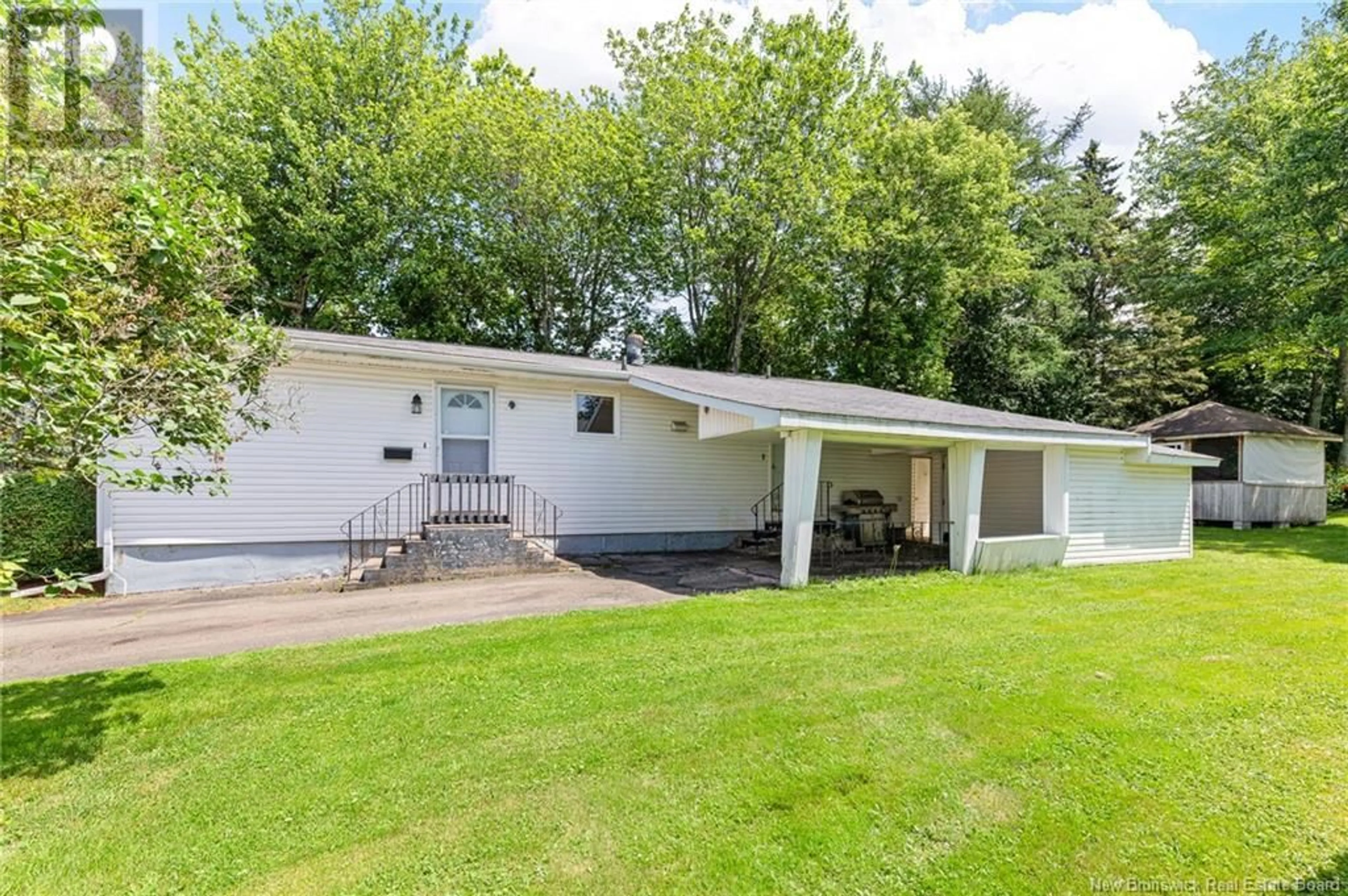 Home with vinyl exterior material, unknown for 87 DRUMMOND STREET, Moncton New Brunswick E1A2Z3