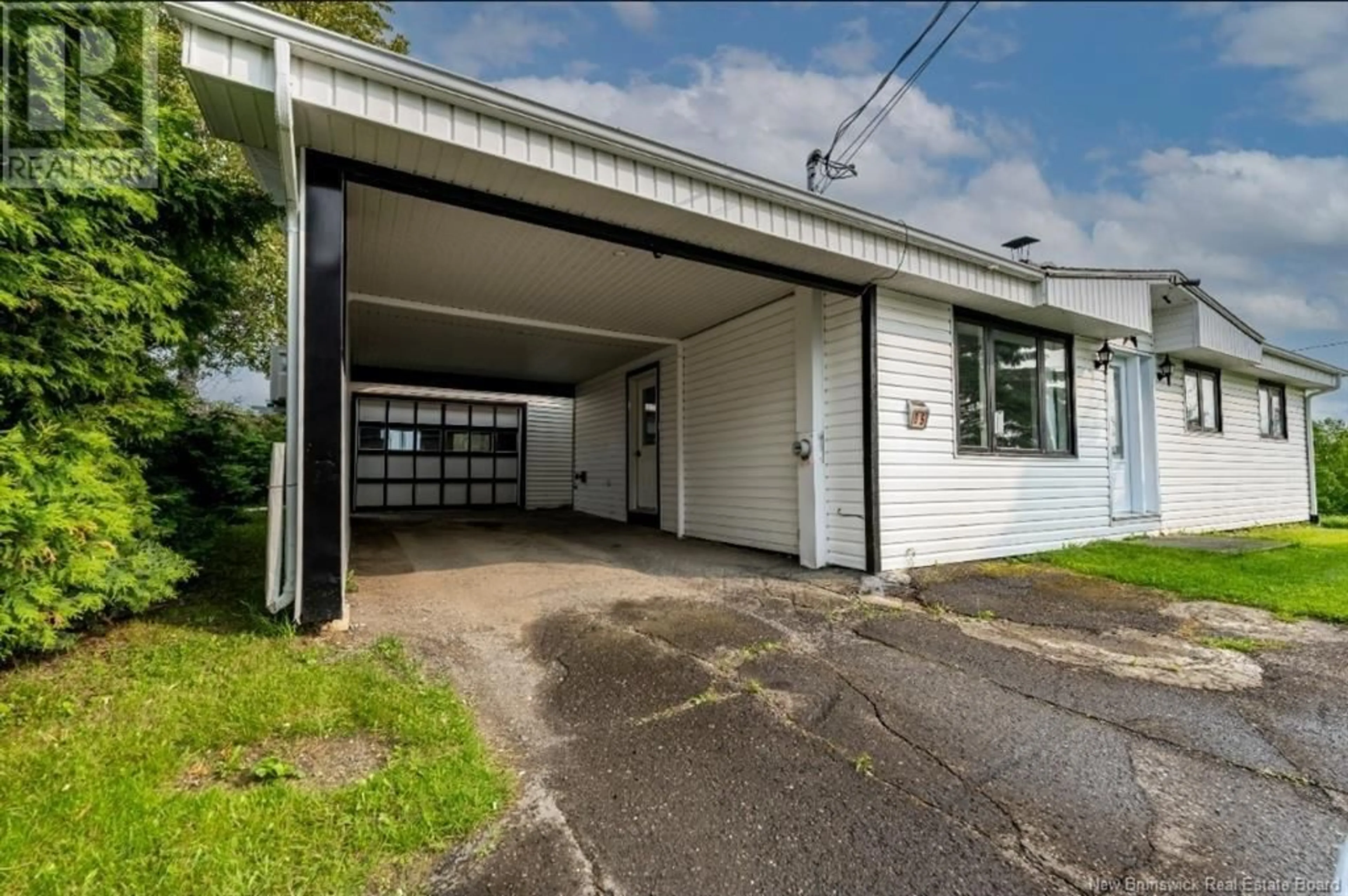 Indoor garage for 5 CYR STREET, Saint-Léonard New Brunswick E7E1X9