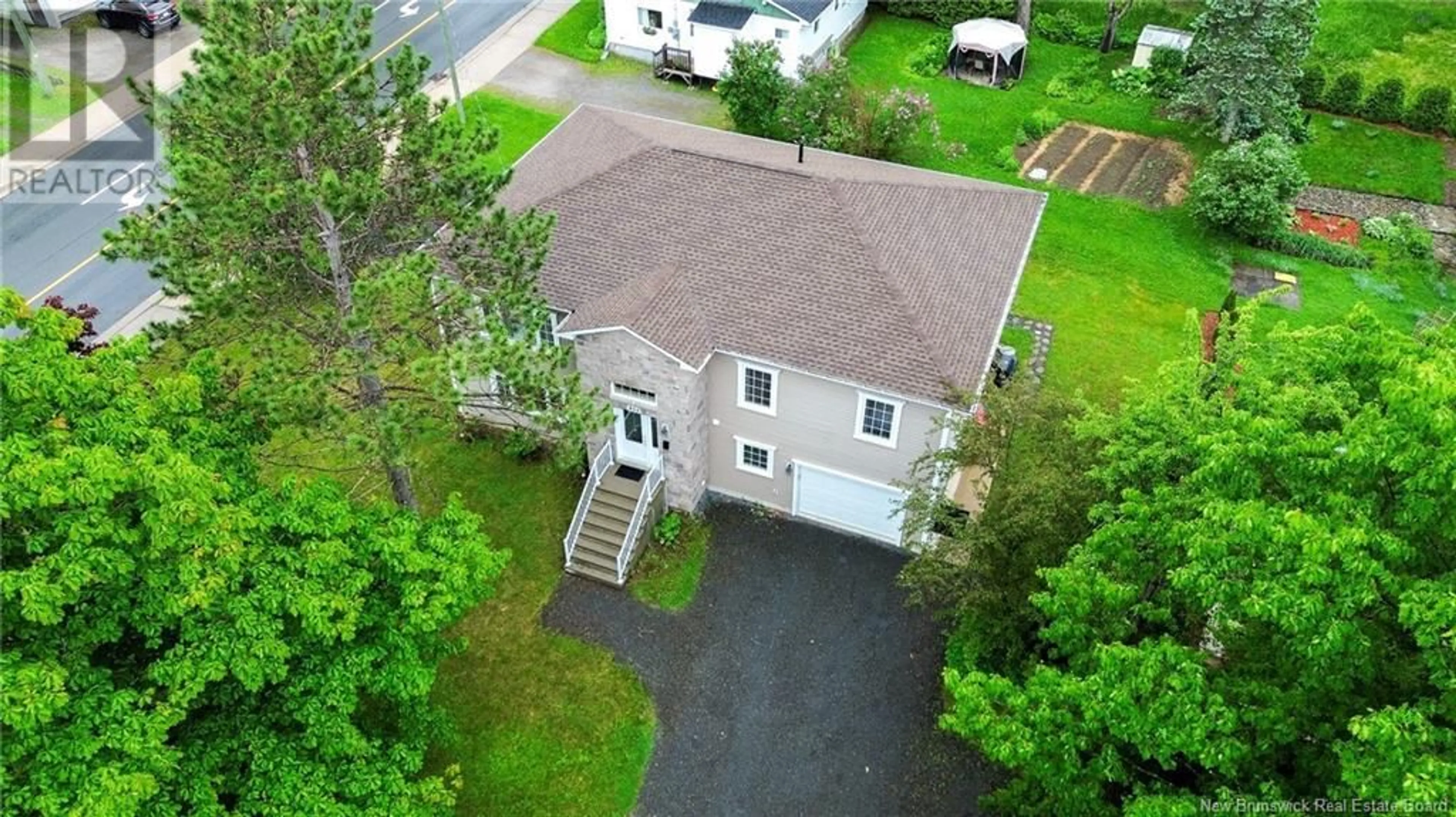 A pic from outside/outdoor area/front of a property/back of a property/a pic from drone, street for 855 SMYTHE STREET, Fredericton New Brunswick E3B3G8