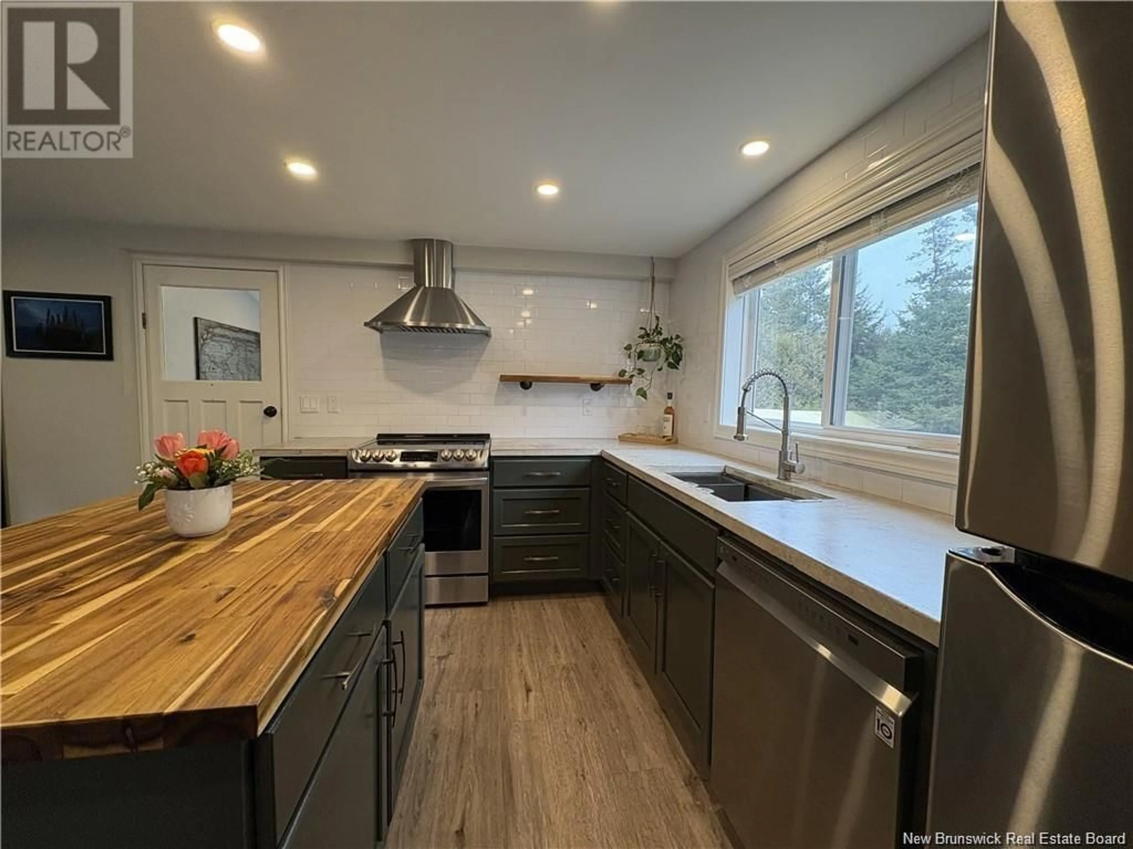 Open concept kitchen, wood/laminate floor for 31 WALKER, Sackville New Brunswick E4L3K4