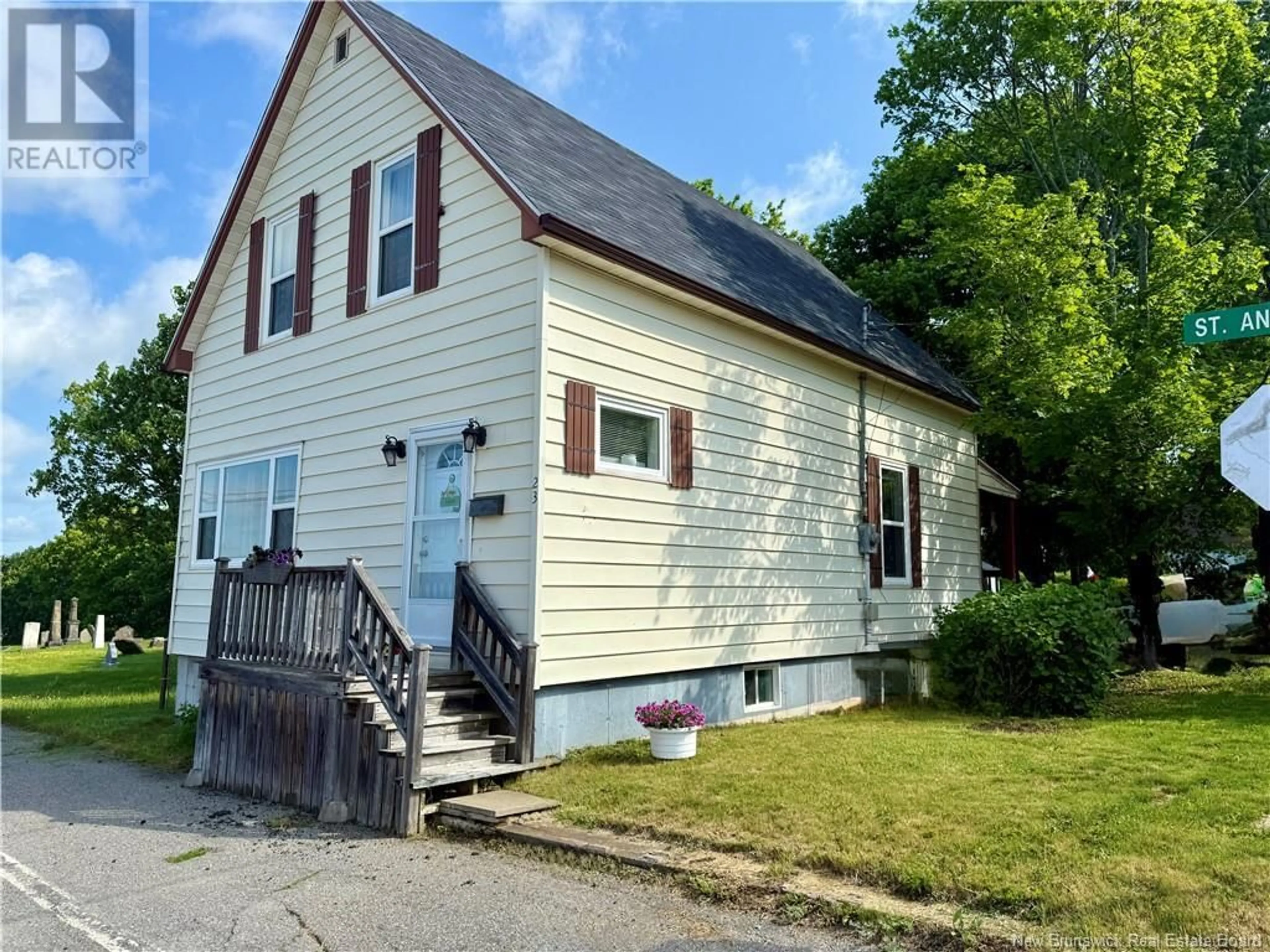 Home with vinyl exterior material, street for 23 ST ANDREWS STREET, Miramichi New Brunswick E1N2C4