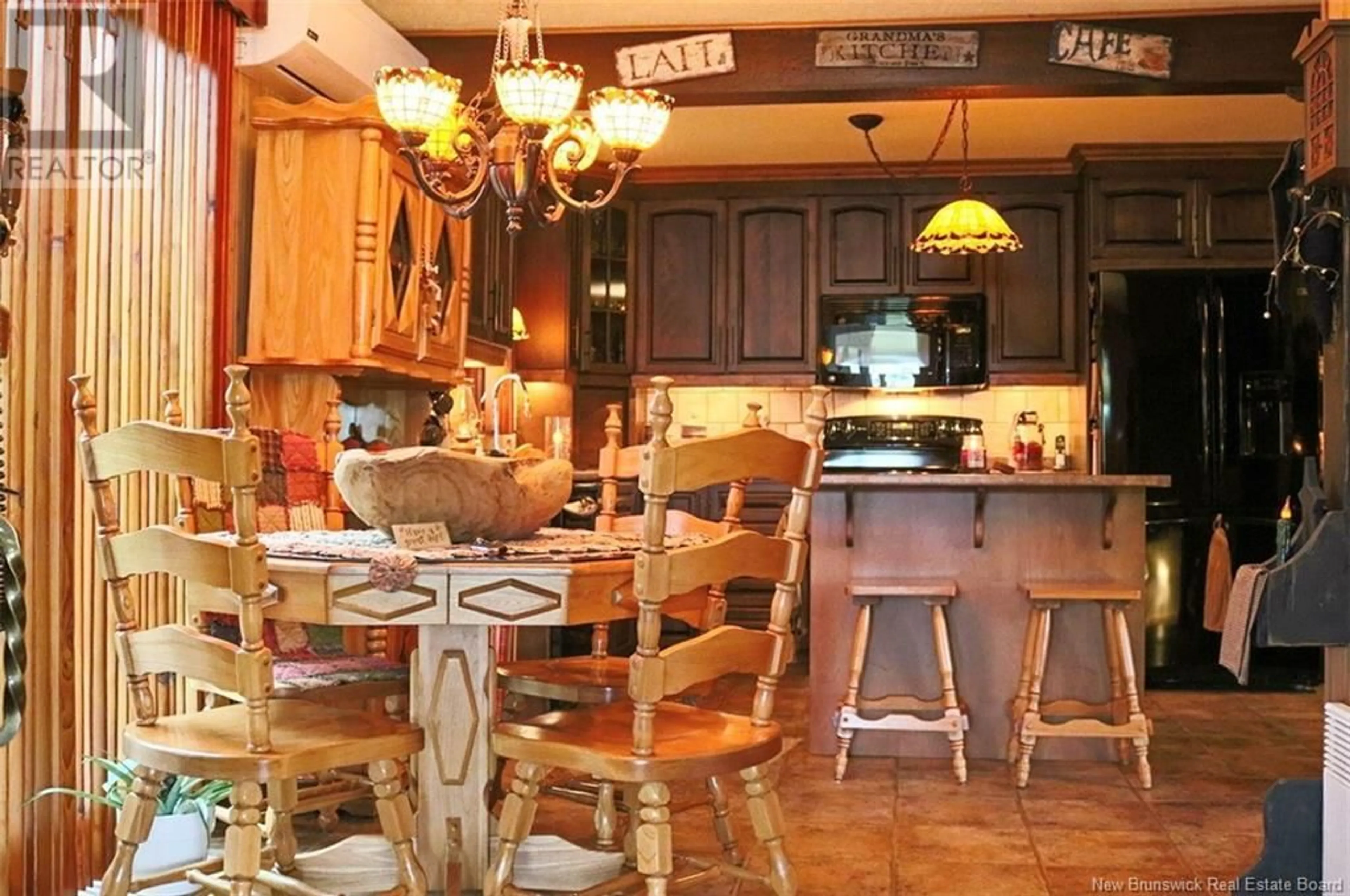 Rustic kitchen, ceramic/tile floor for 696 VICTORIA STREET, Edmundston New Brunswick E3V3S9