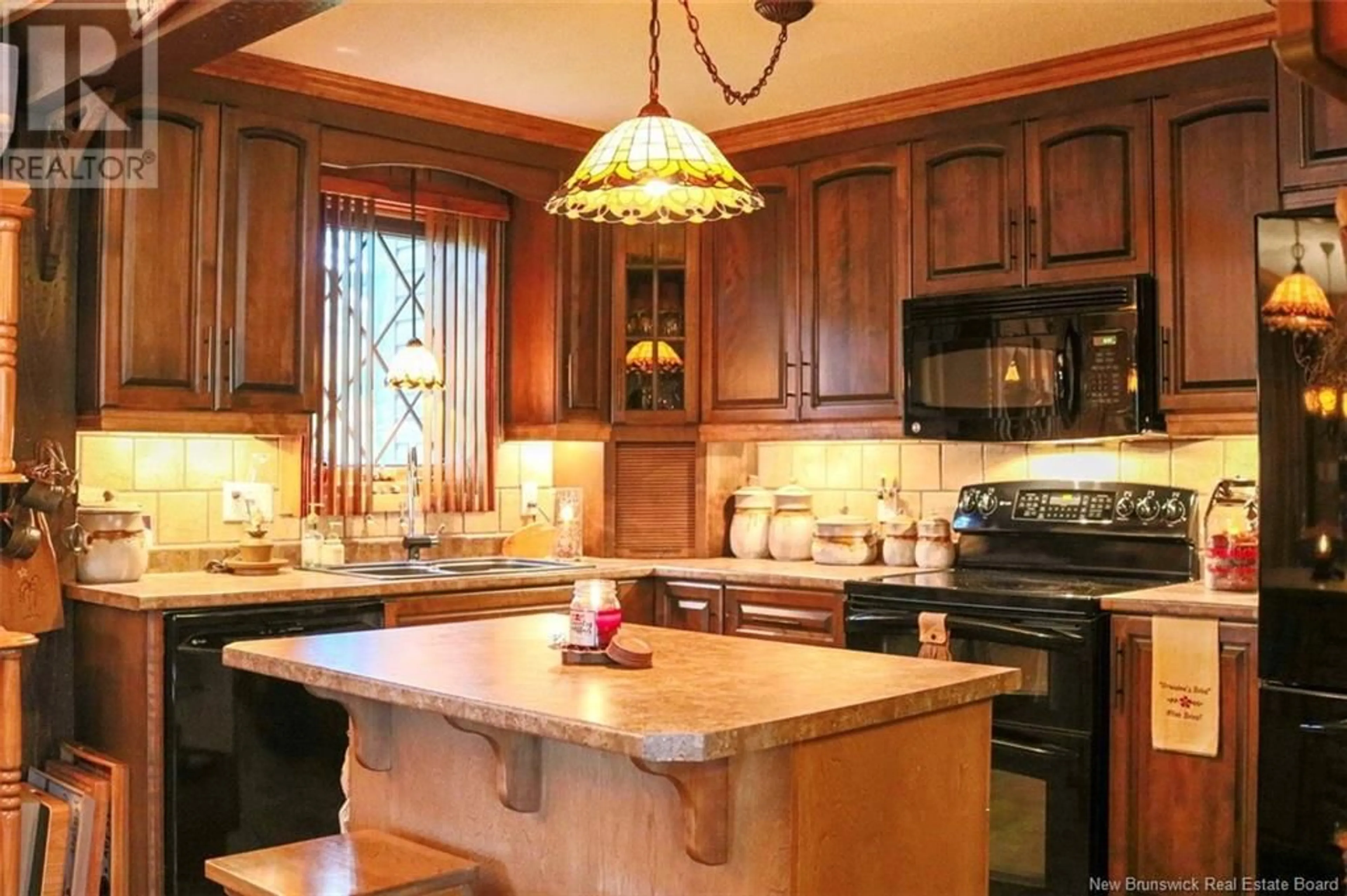 Rustic kitchen, ceramic/tile floor for 696 VICTORIA STREET, Edmundston New Brunswick E3V3S9
