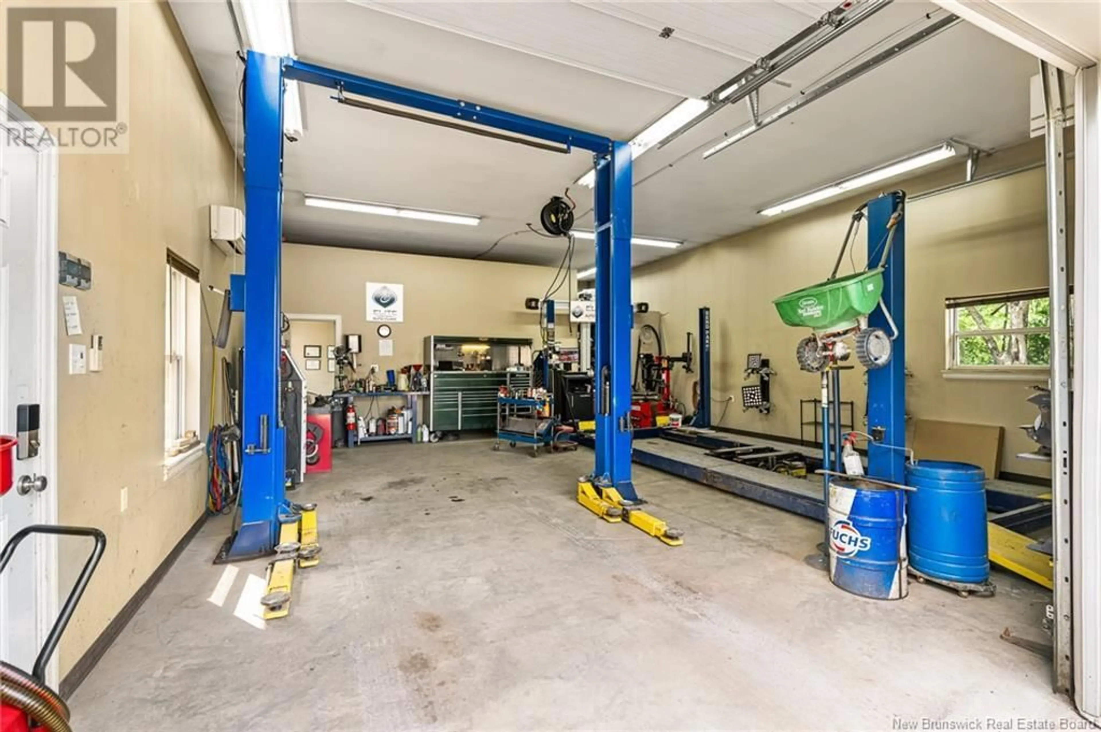 Indoor garage for 551 DOVER ROAD, Dieppe New Brunswick E1A7L8
