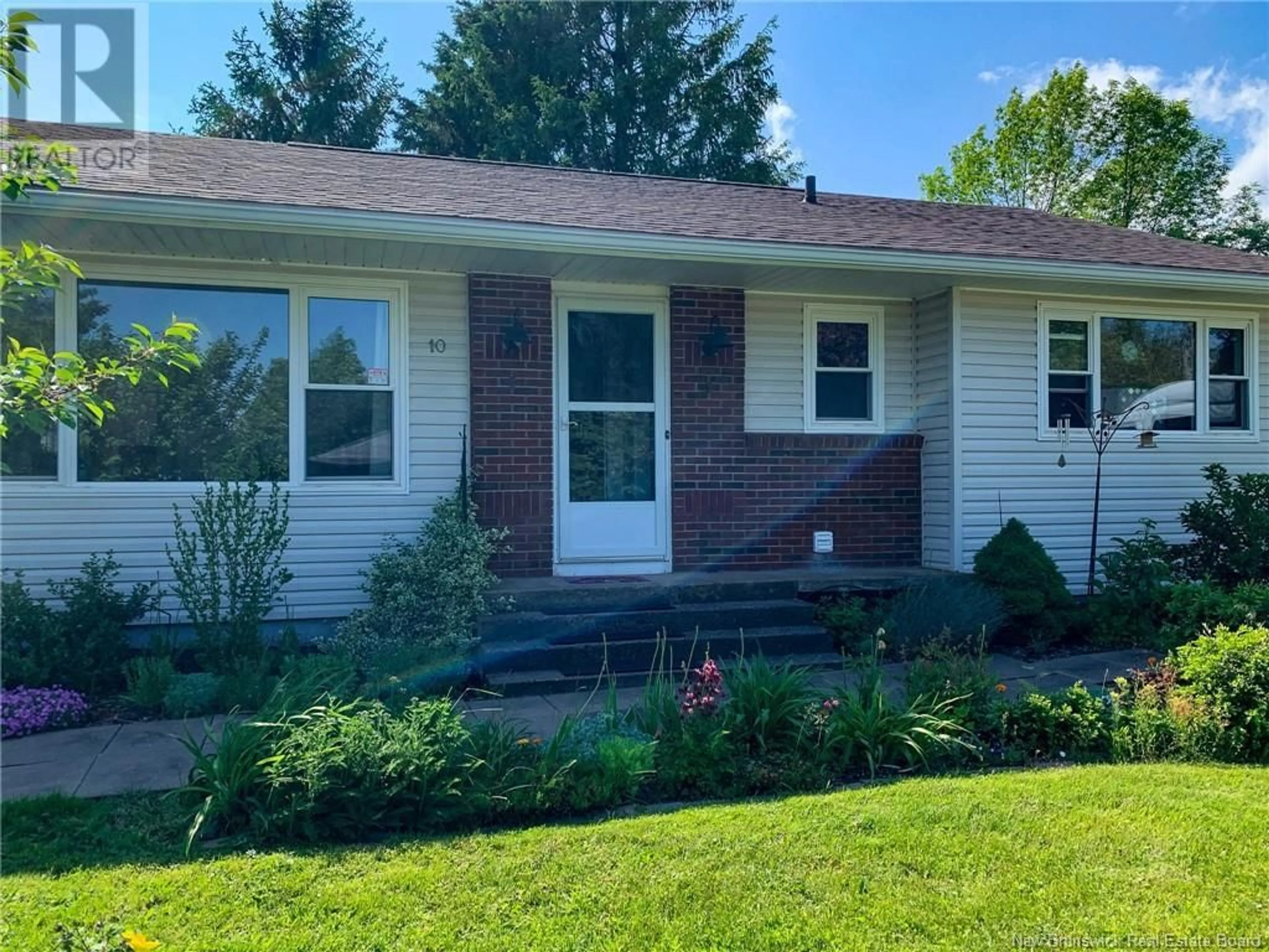 Home with vinyl exterior material, street for 10 DEVON AVENUE, Sackville New Brunswick E4L3W2
