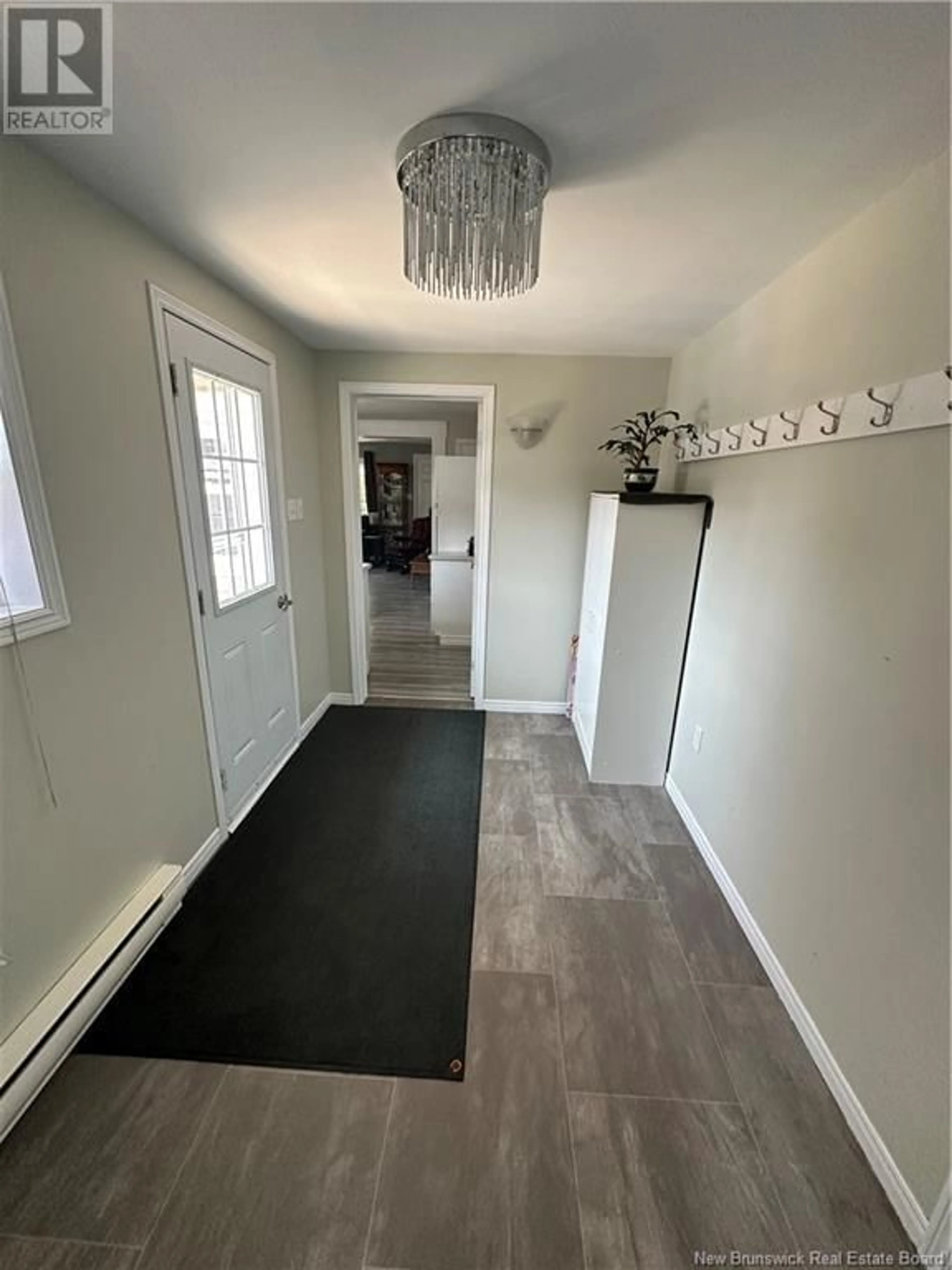 Indoor entryway for 53 DEMONTS AVENUE, Saint Andrews New Brunswick E5B2K3