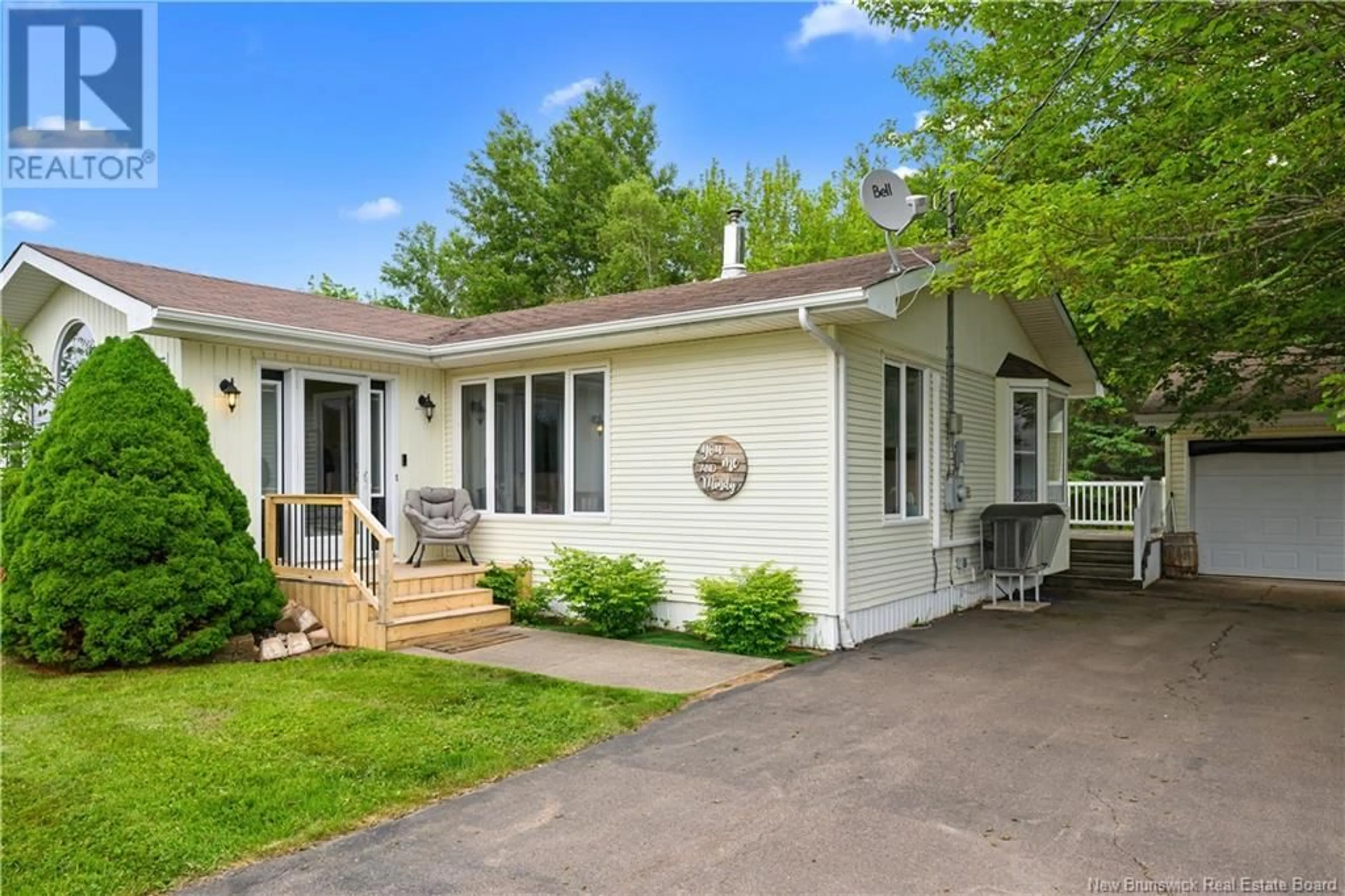 Home with vinyl exterior material, street for 5 BROUSSARD, Cap-Pelé New Brunswick E4N1N1