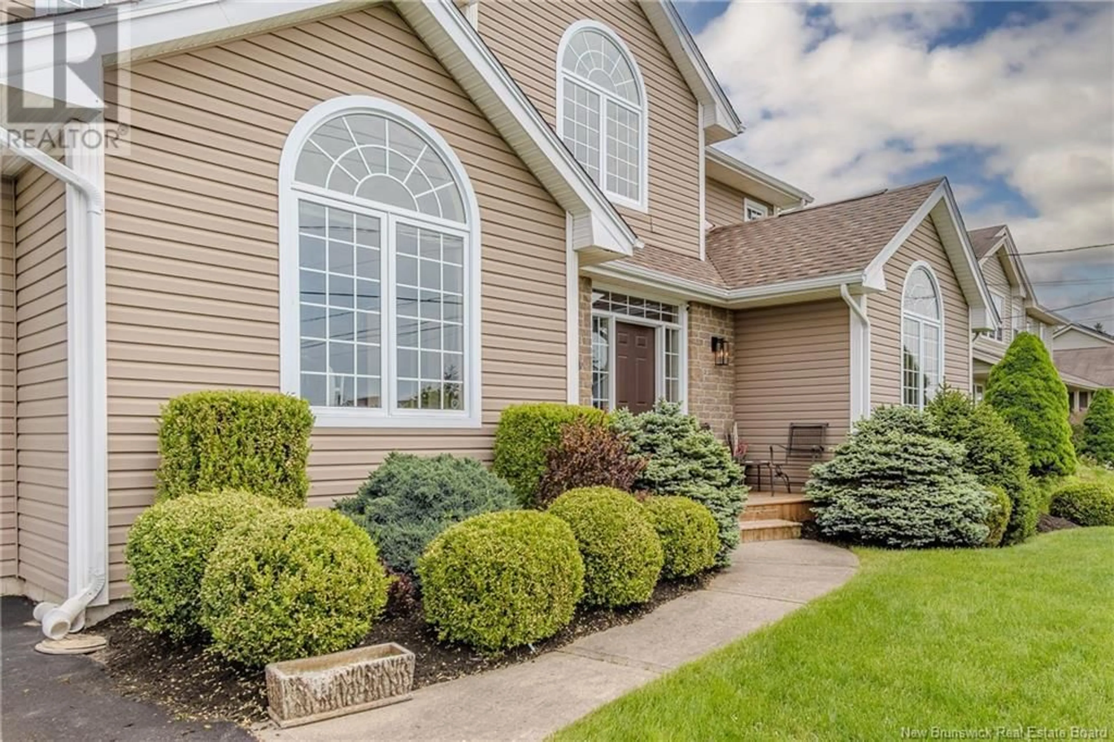 Home with vinyl exterior material, street for 27 GRASMERE AVENUE, Quispamsis New Brunswick E2E0B5