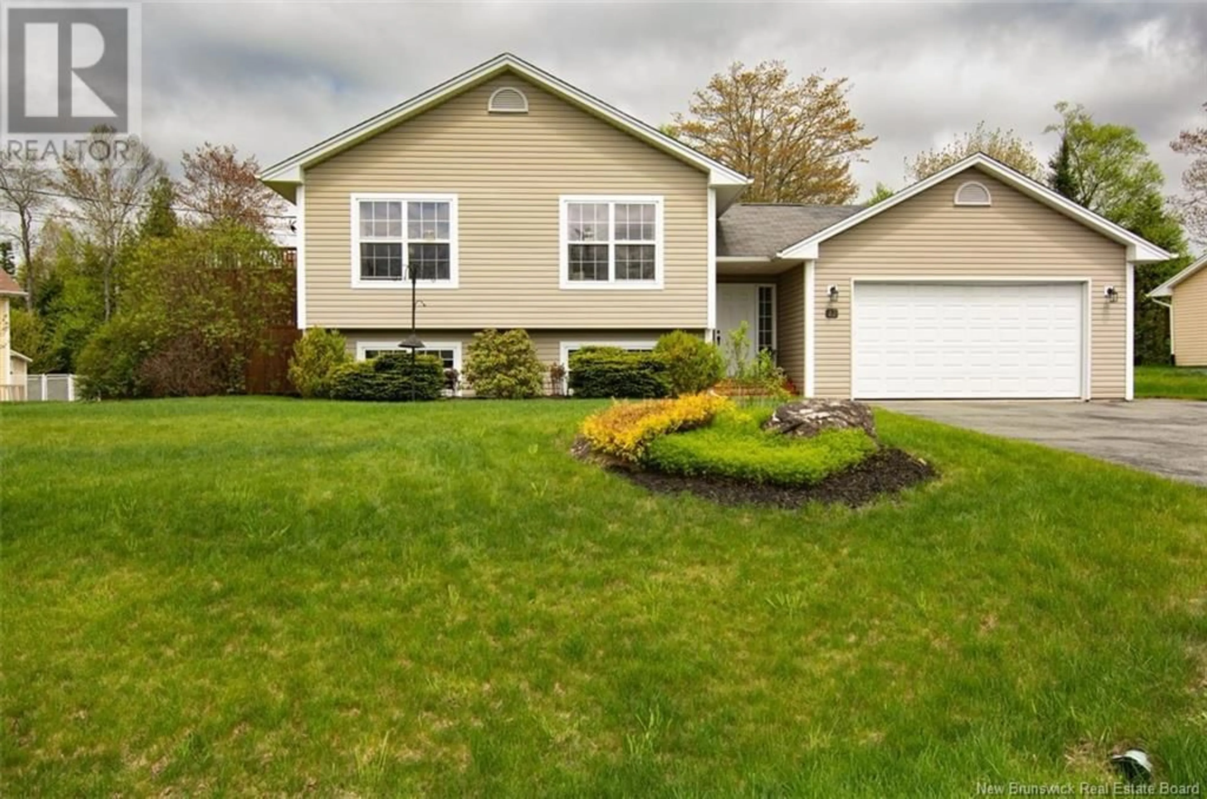Home with vinyl exterior material, street for 27 CARLTON DRIVE, Quispamsis New Brunswick E2G0C2