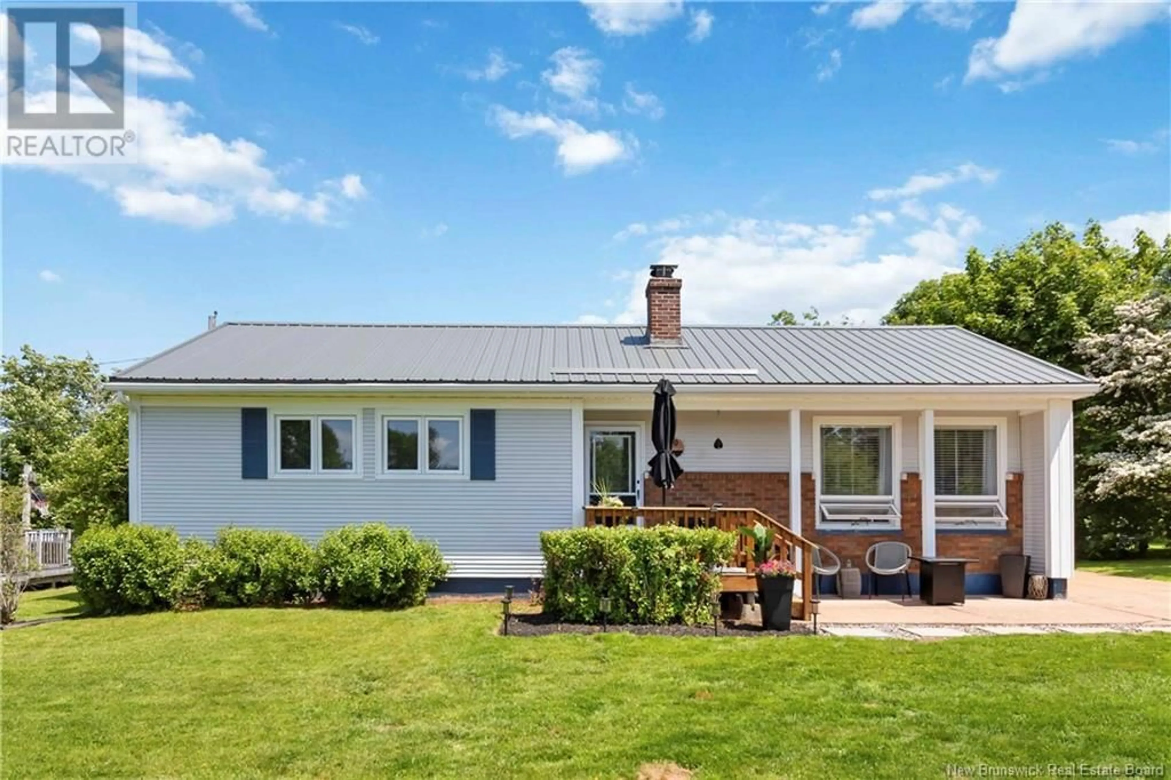 Home with vinyl exterior material, unknown for 40 DEVON AVENUE, Sackville New Brunswick E4L3W2